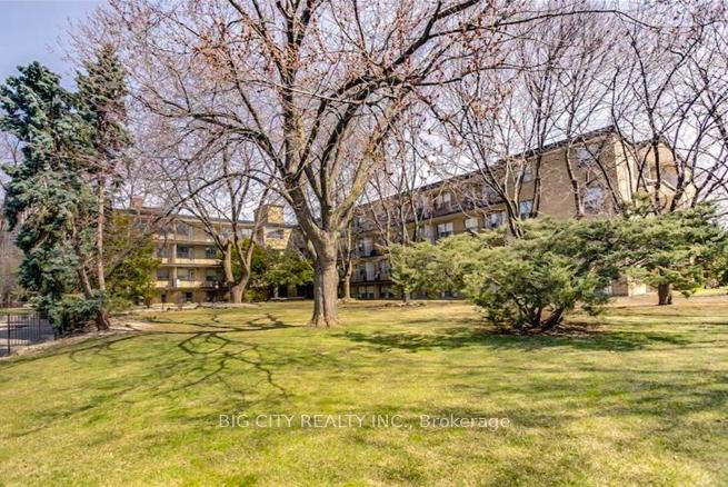 Photo 1 of 29 Upper Canada Dr, Unit 304