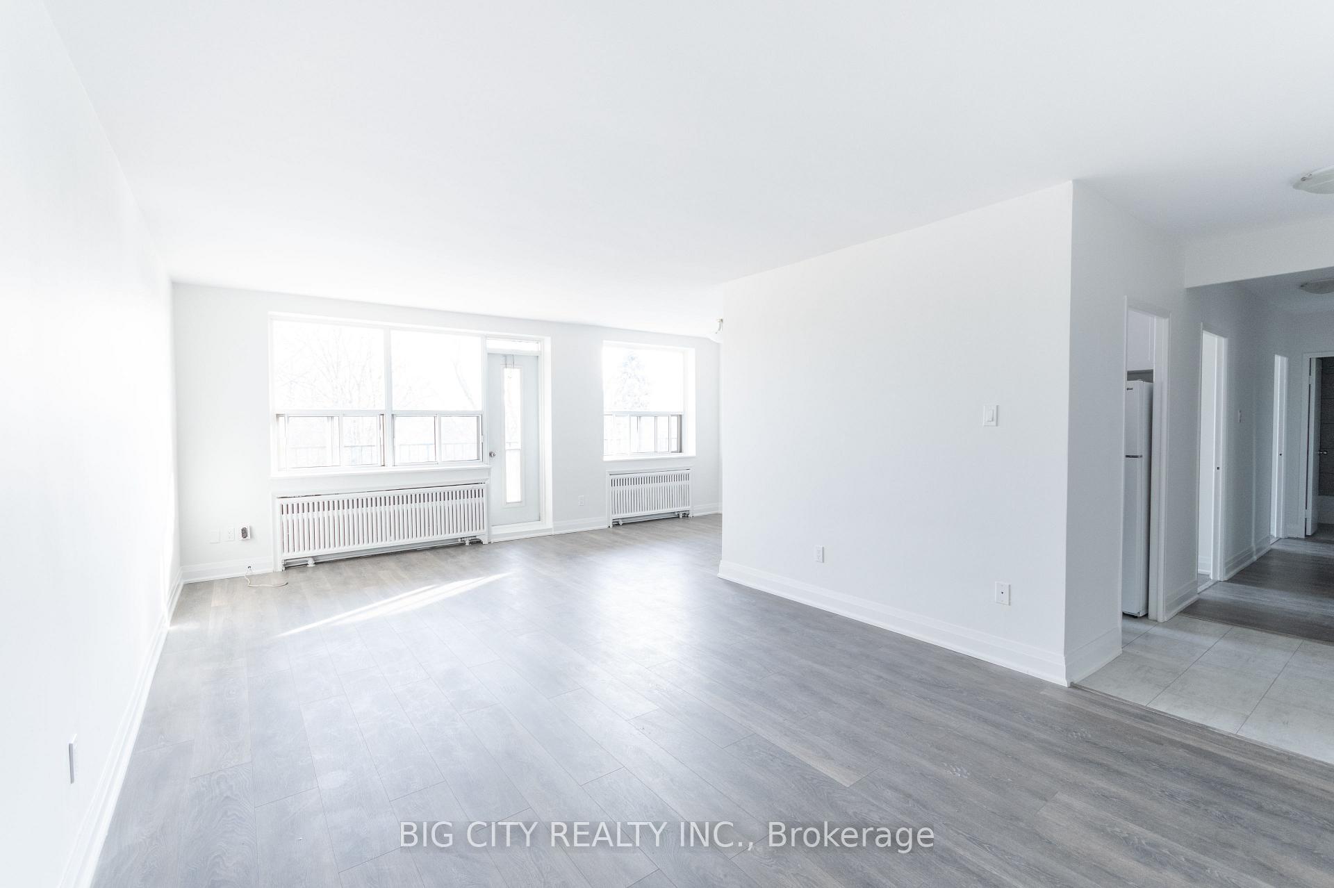 Photo 2 of 29 Upper Canada Dr, Unit 304