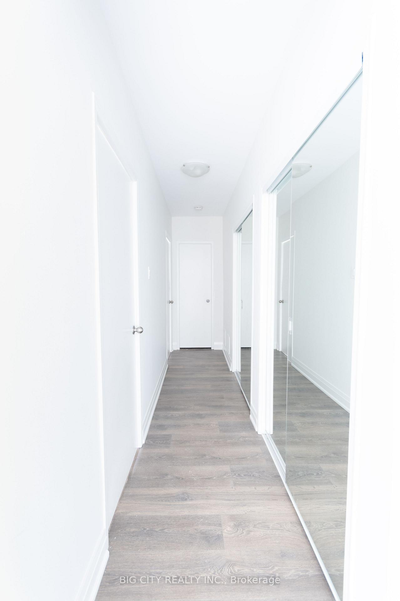 Photo 7 of 29 Upper Canada Dr, Unit 304