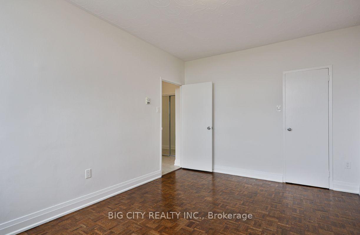 Photo 4 of 280 St. George St, Unit 1005