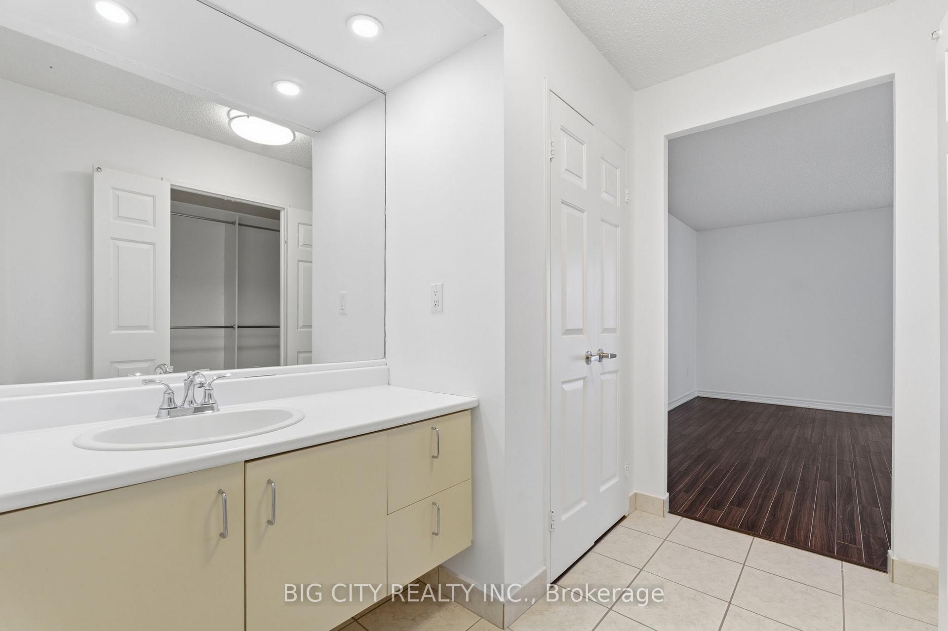 Photo 39 of 131 Beecroft Rd, Unit 1406