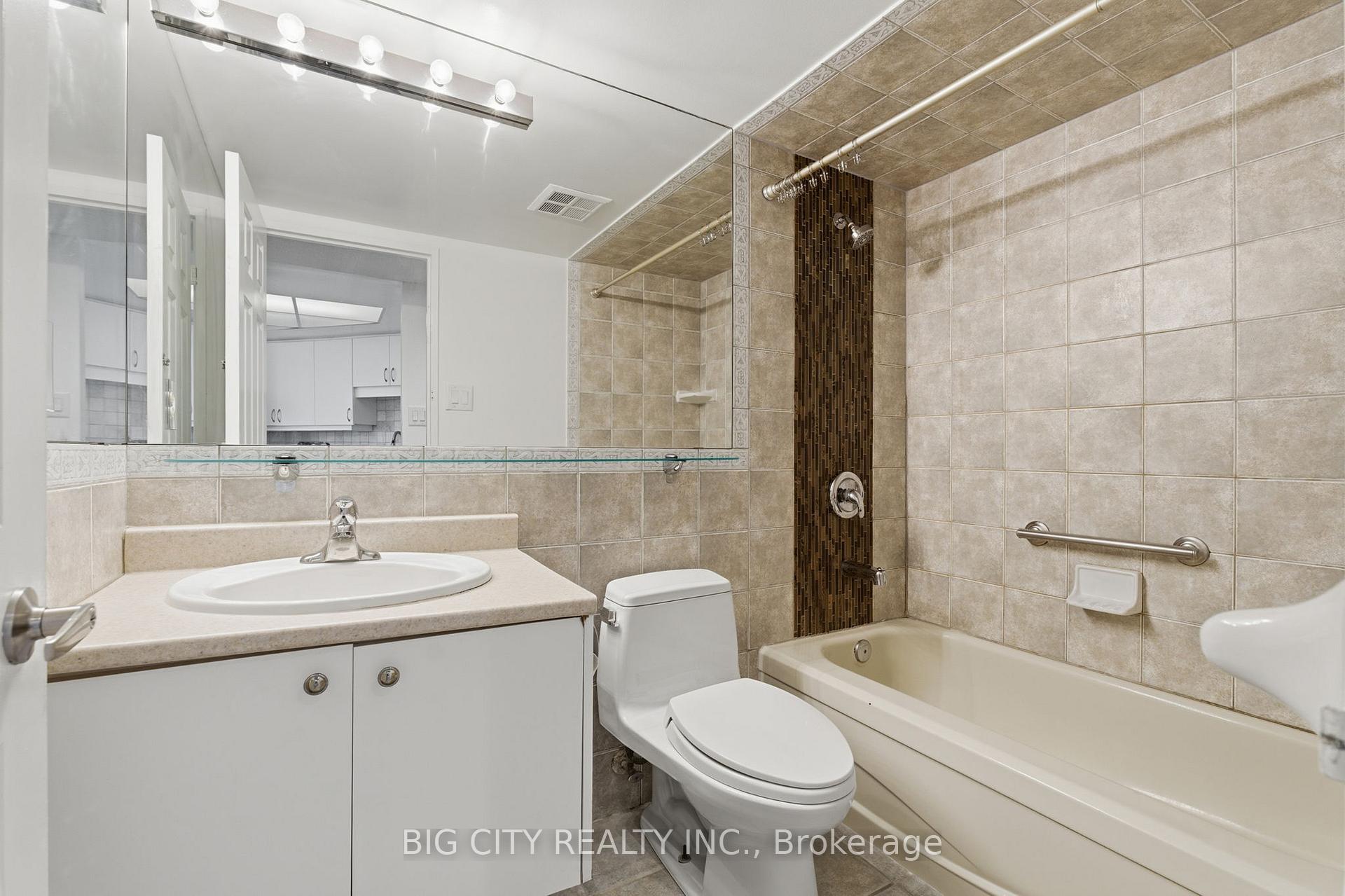 Photo 46 of 131 Beecroft Rd, Unit 1406