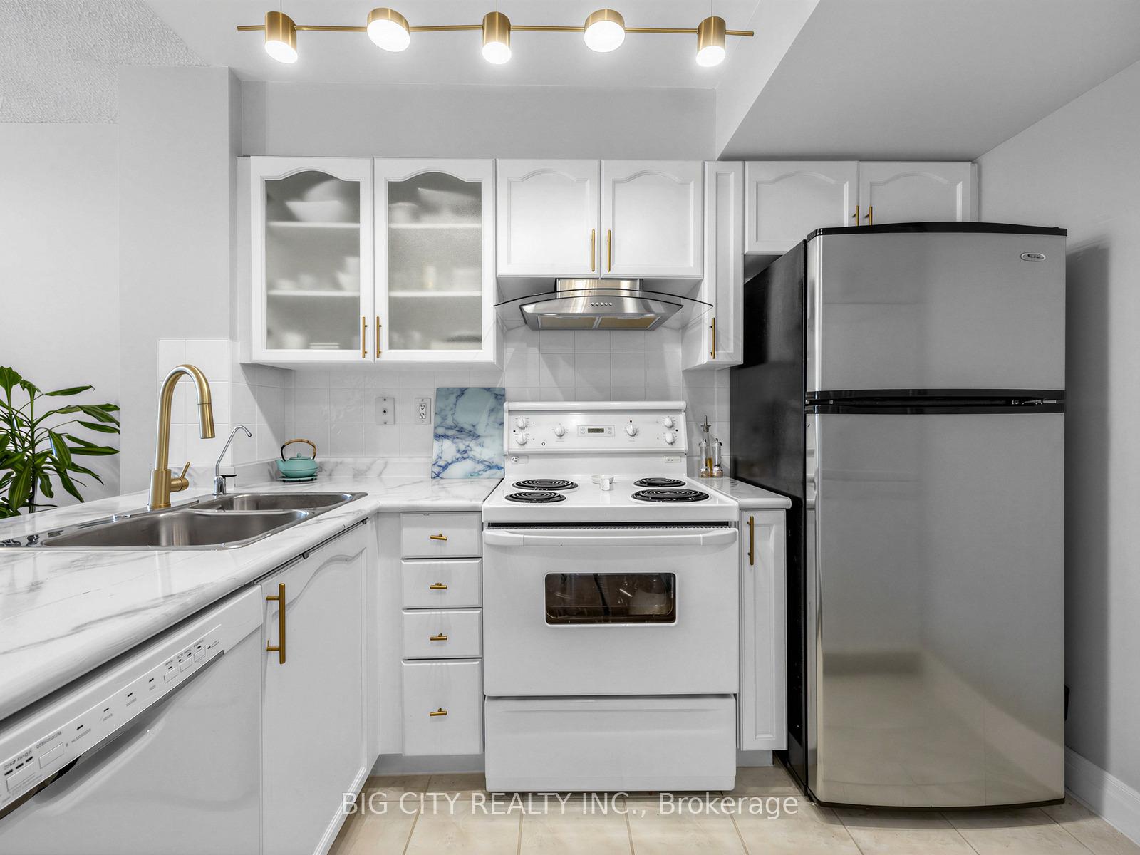 Photo 5 of 188 Doris Avenue, Unit 605