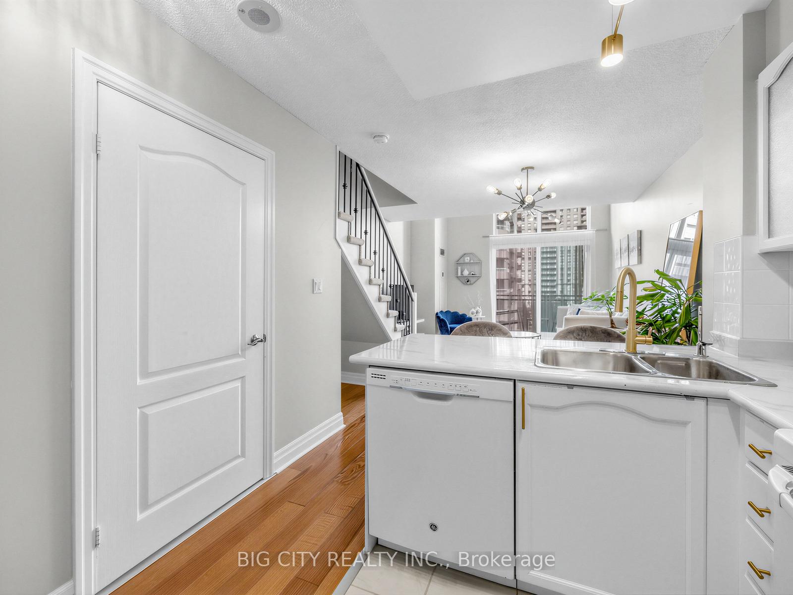 Photo 6 of 188 Doris Avenue, Unit 605