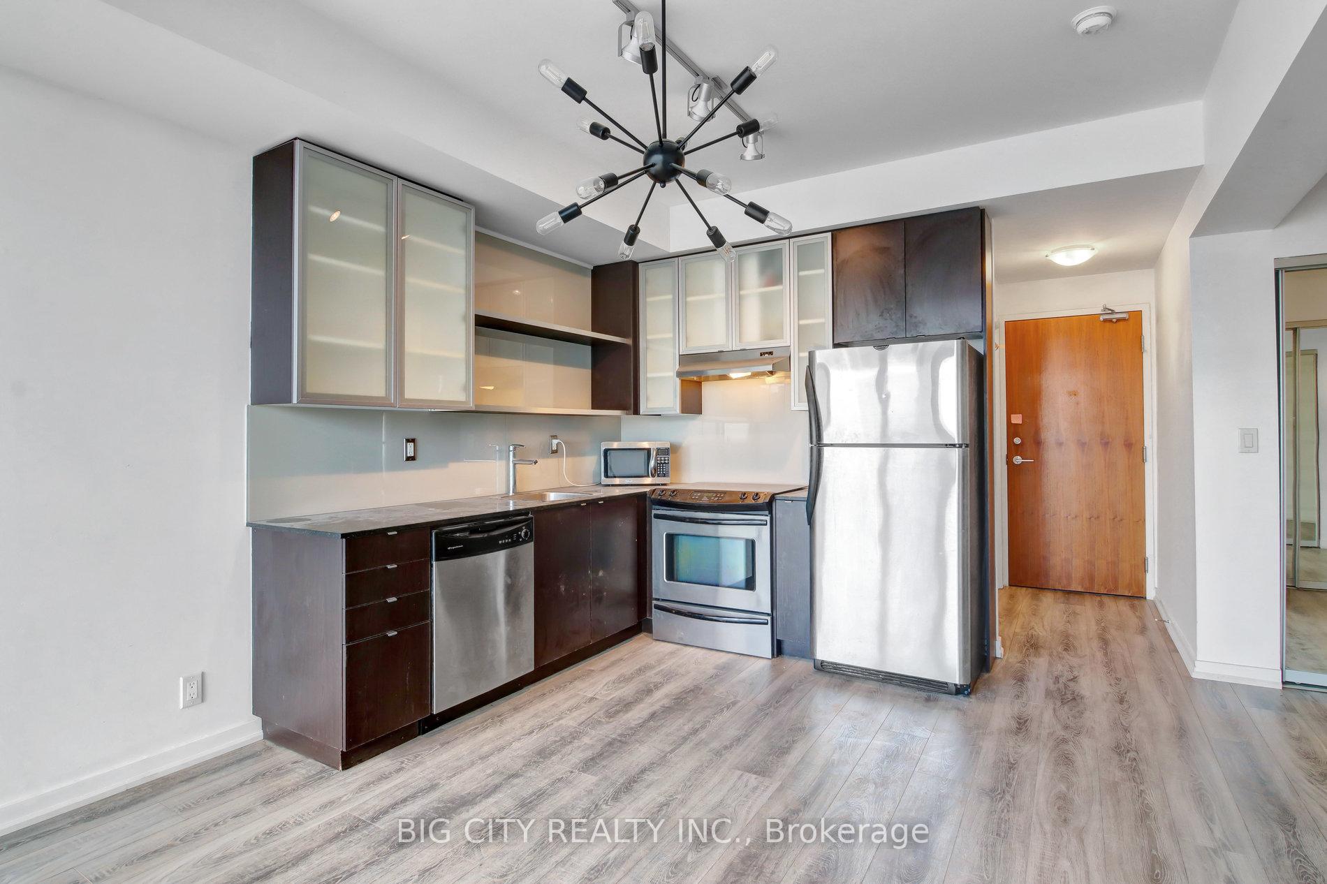 Photo 3 of 33 Lombard Street, Unit 2001