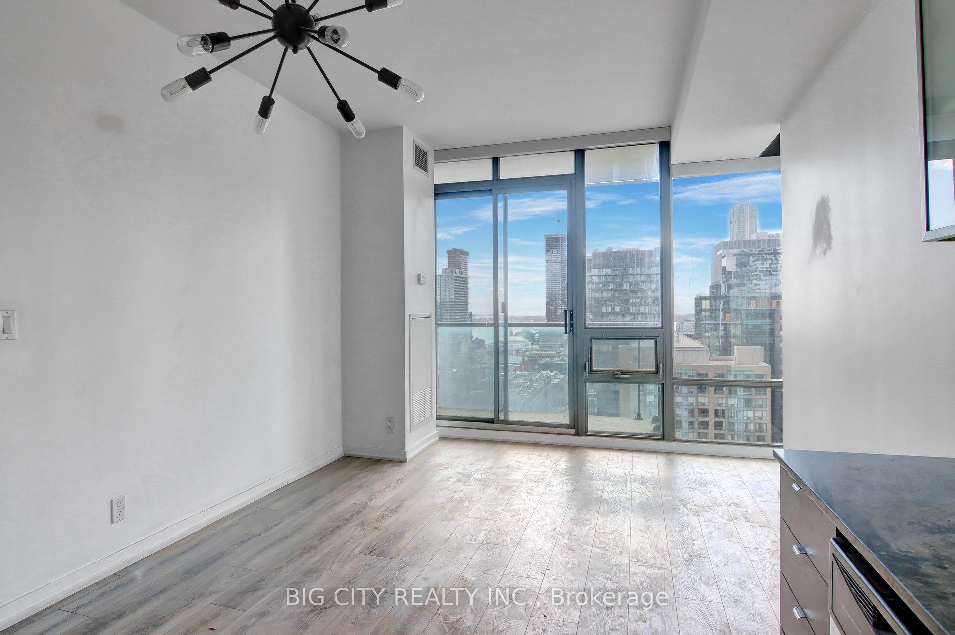 Photo 5 of 33 Lombard Street, Unit 2001