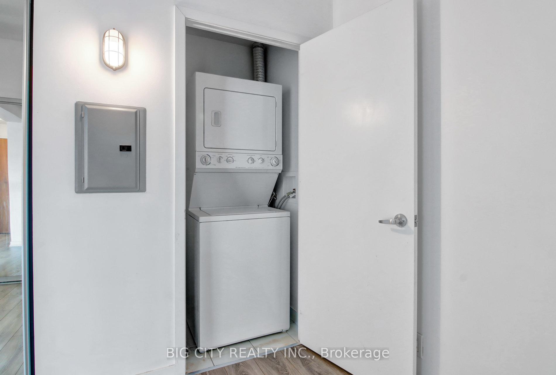 Photo 11 of 33 Lombard Street, Unit 2001