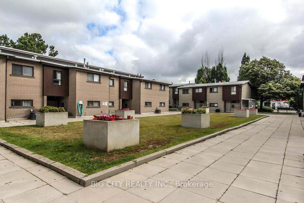 Photo 2 of 3092 Don Mills Rd, Unit 16