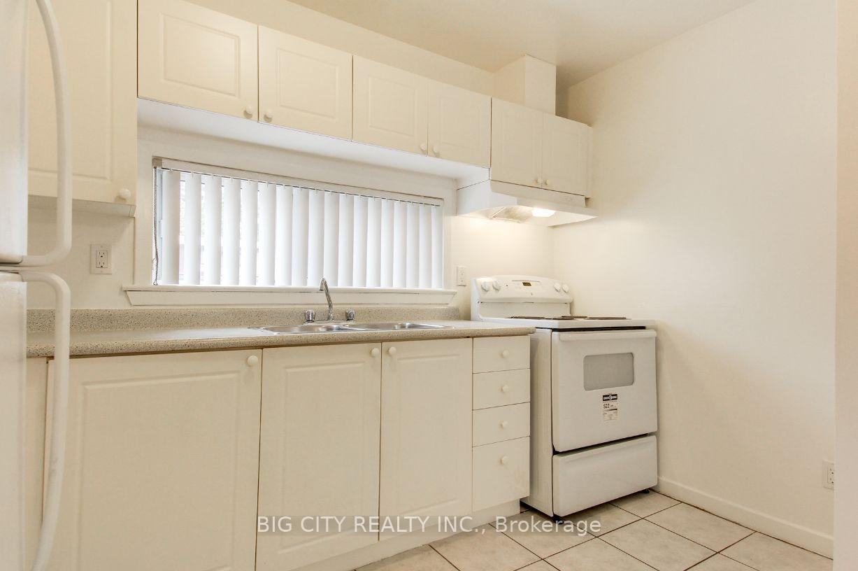 Photo 9 of 3092 Don Mills Rd, Unit 16