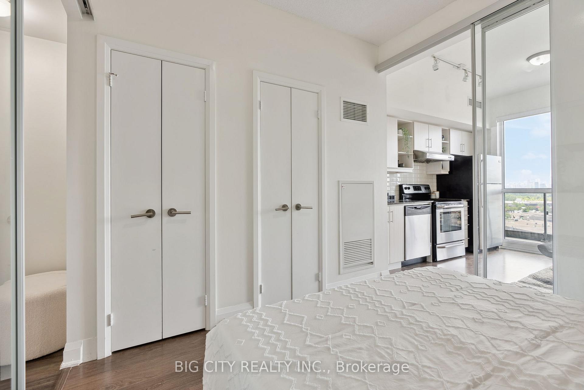 Photo 6 of 160 Vanderhoof Ave, Unit 1609