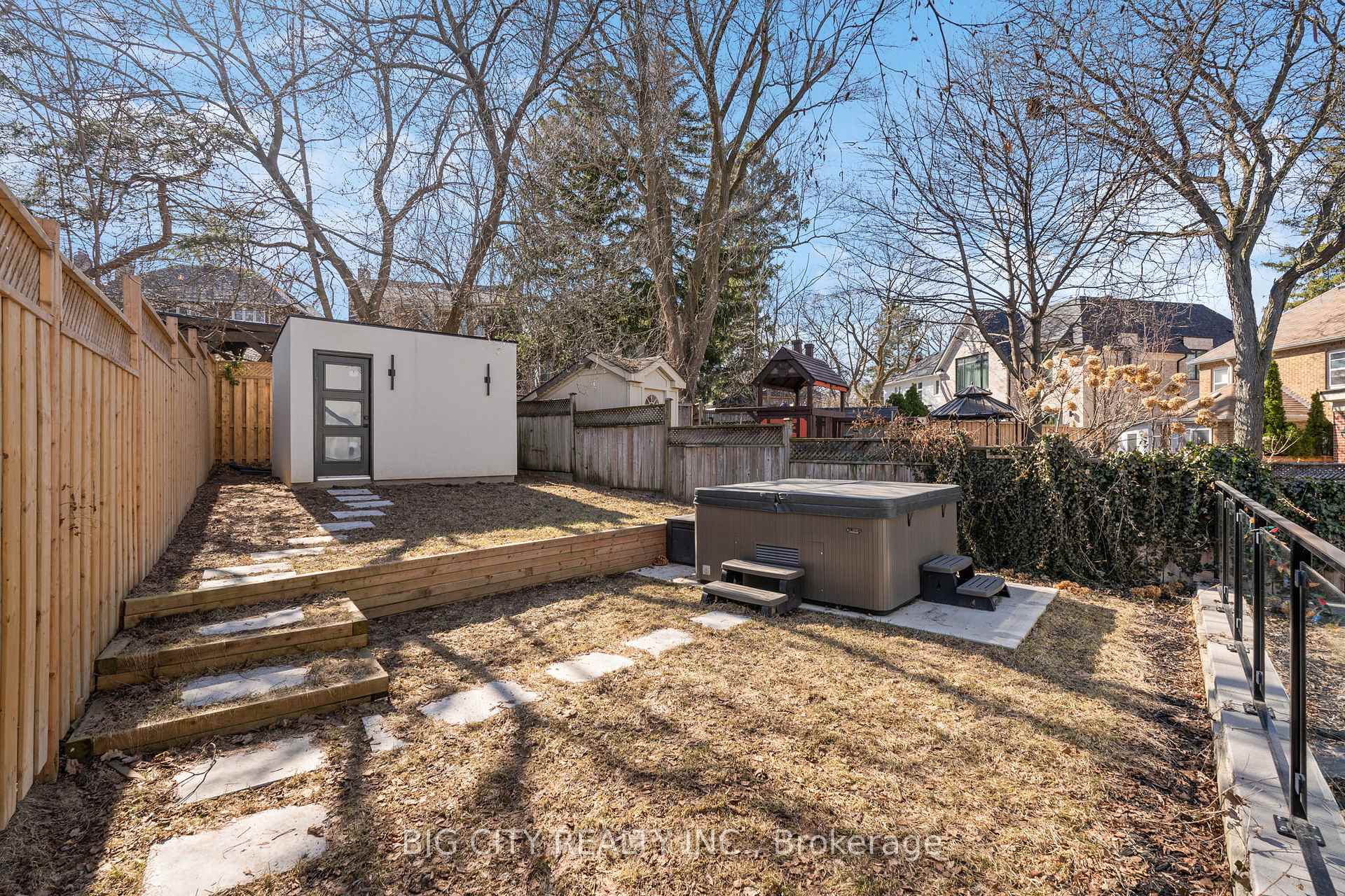 Photo 44 of 75 Lawrence Crescent