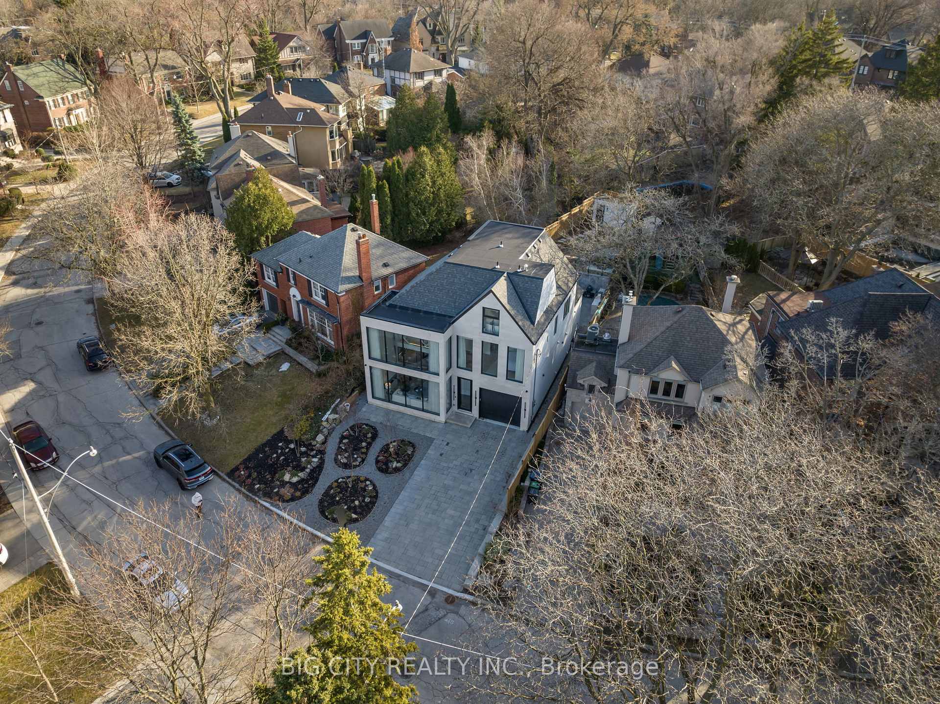 Photo 46 of 75 Lawrence Crescent