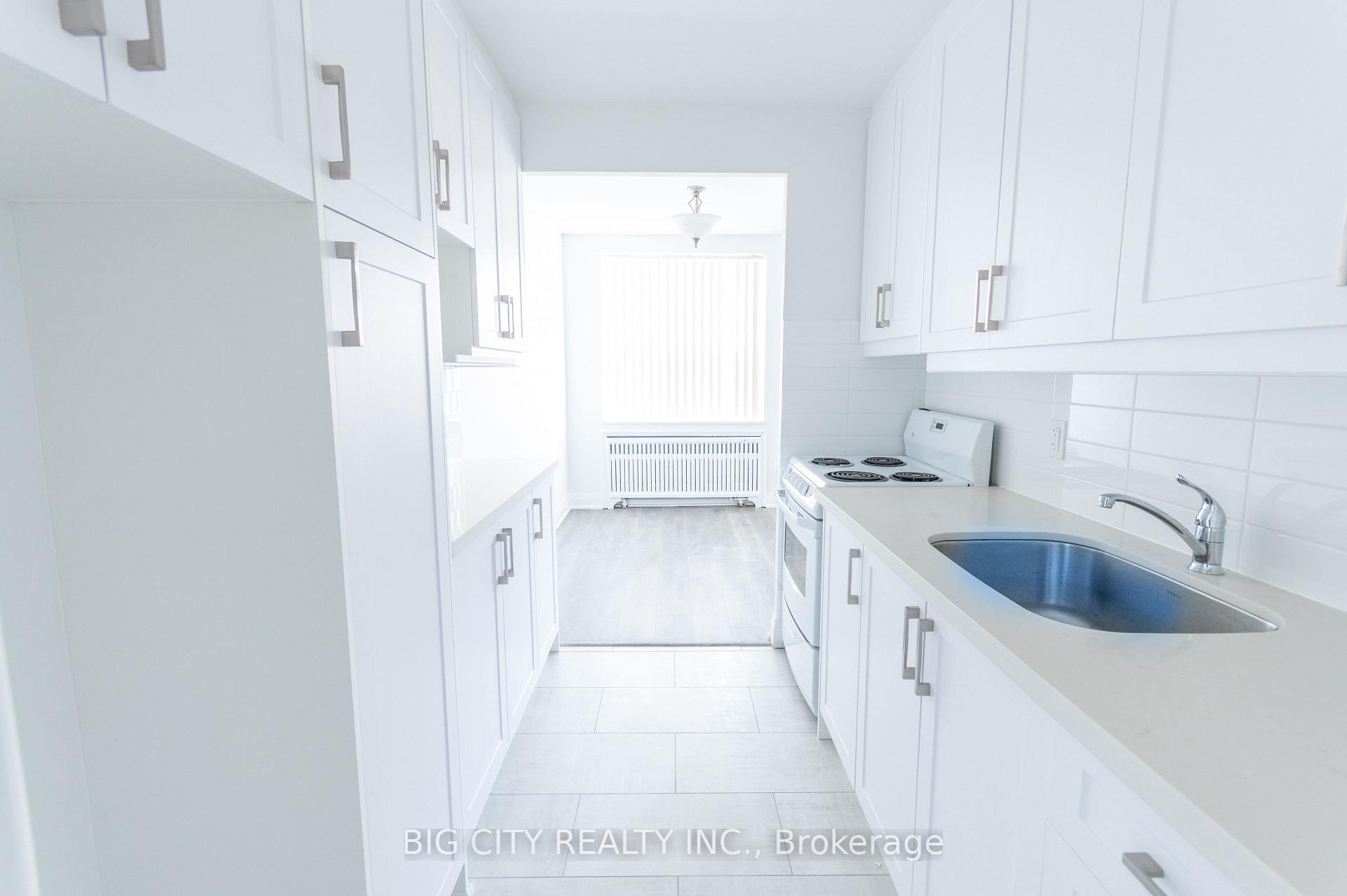 Photo 3 of 29 Upper Canada Drive, Unit 301