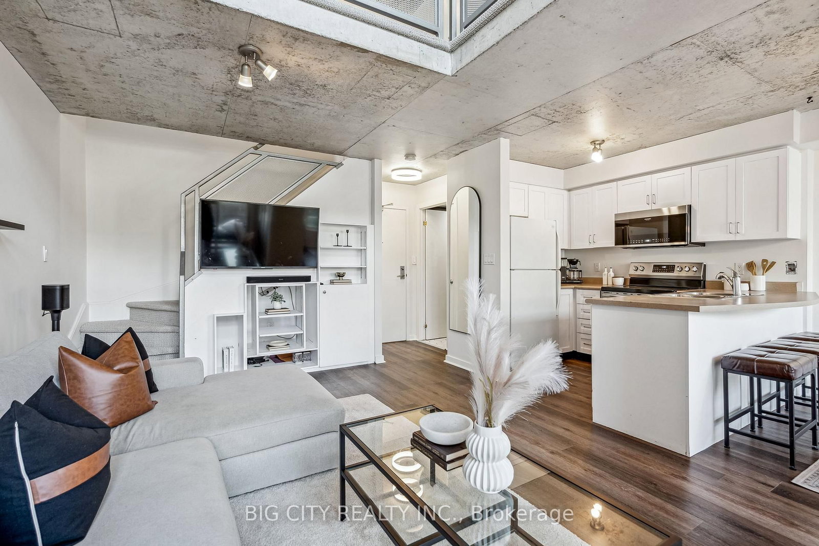 Photo 4 of 800 King Street W, Unit 202