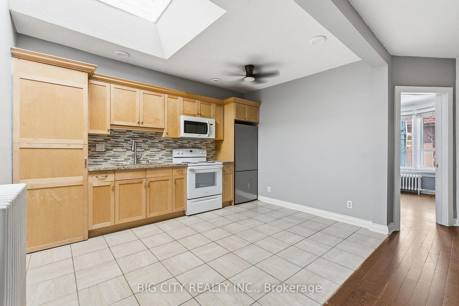 Photo 9 of 1362 Bathurst Street, Unit Upper