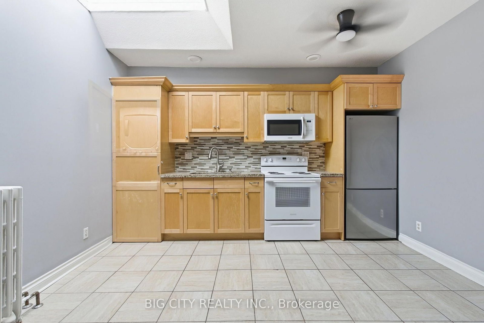 Photo 10 of 1362 Bathurst Street, Unit Upper