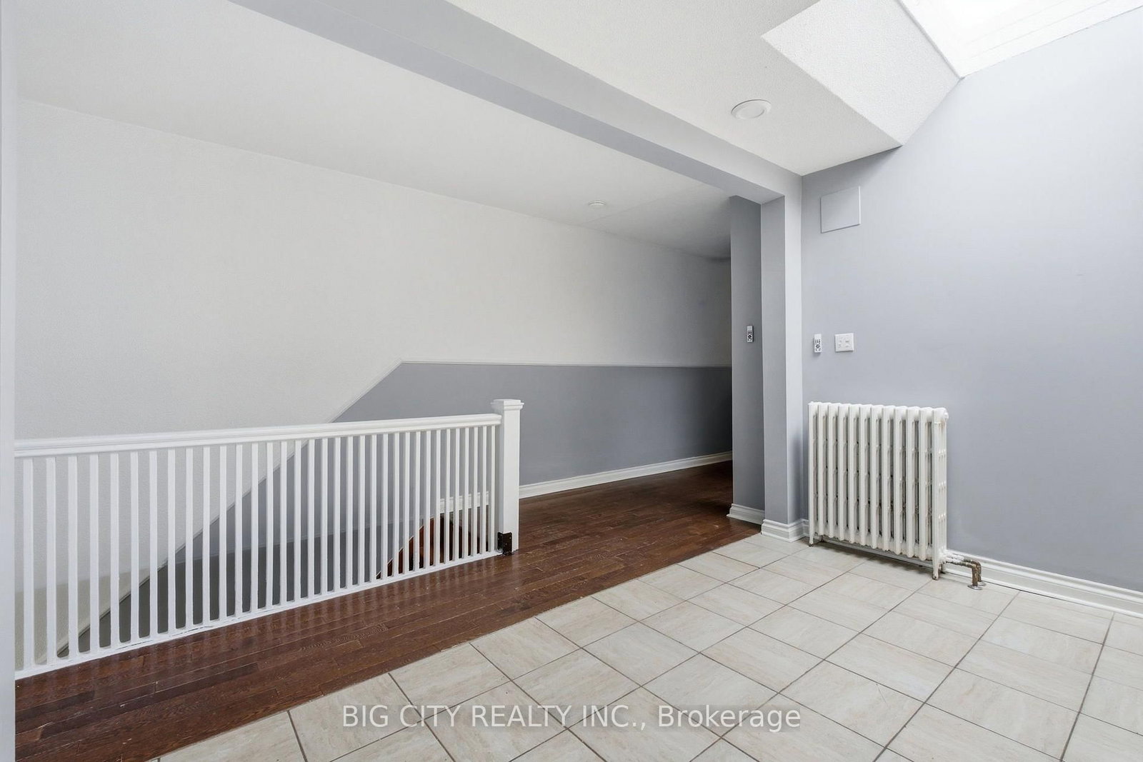 Photo 11 of 1362 Bathurst Street, Unit Upper