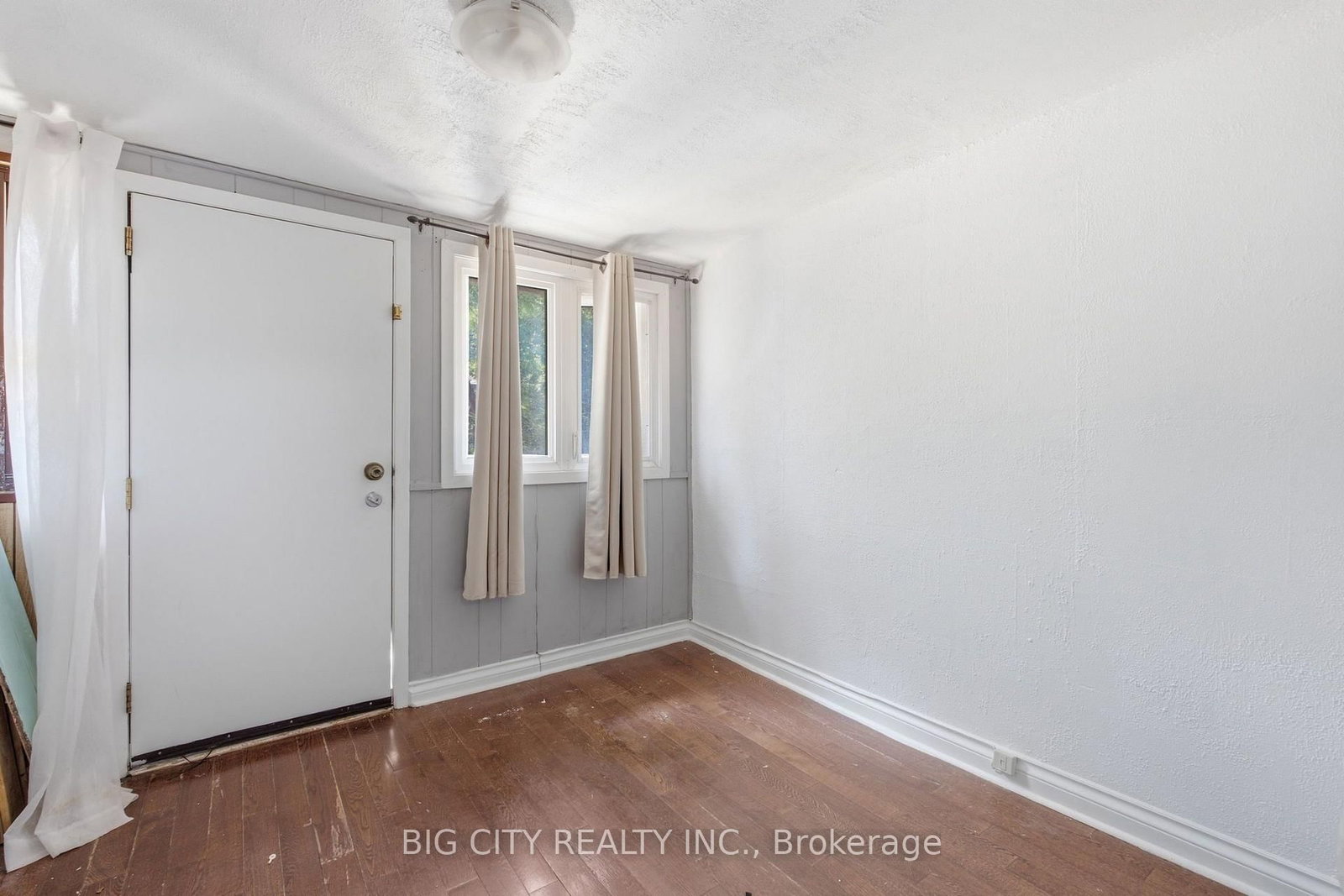 Photo 12 of 1362 Bathurst Street, Unit Upper