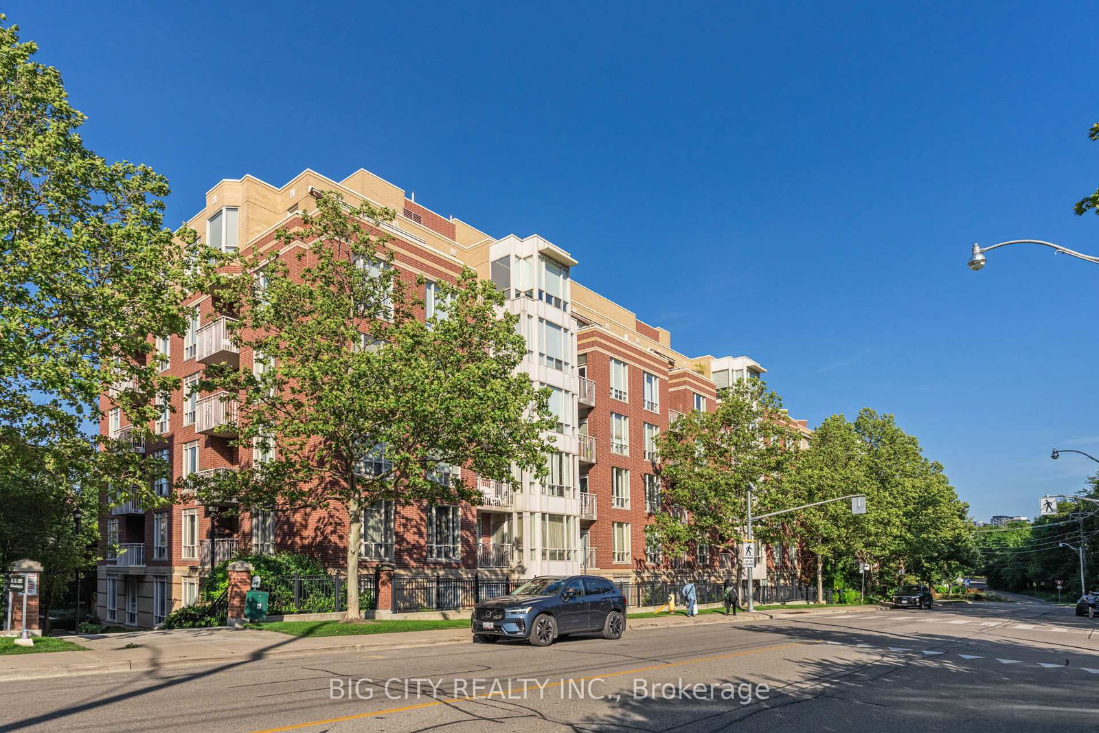455 Rosewell Avenue, Unit 412