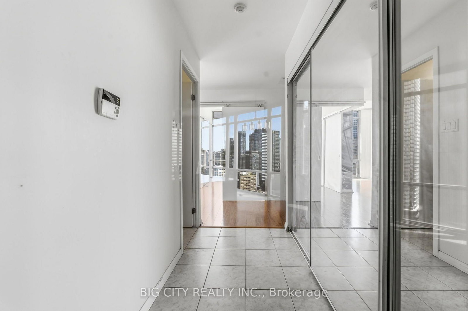 Photo 6 of 37 Grosvenor Street, Unit 2307