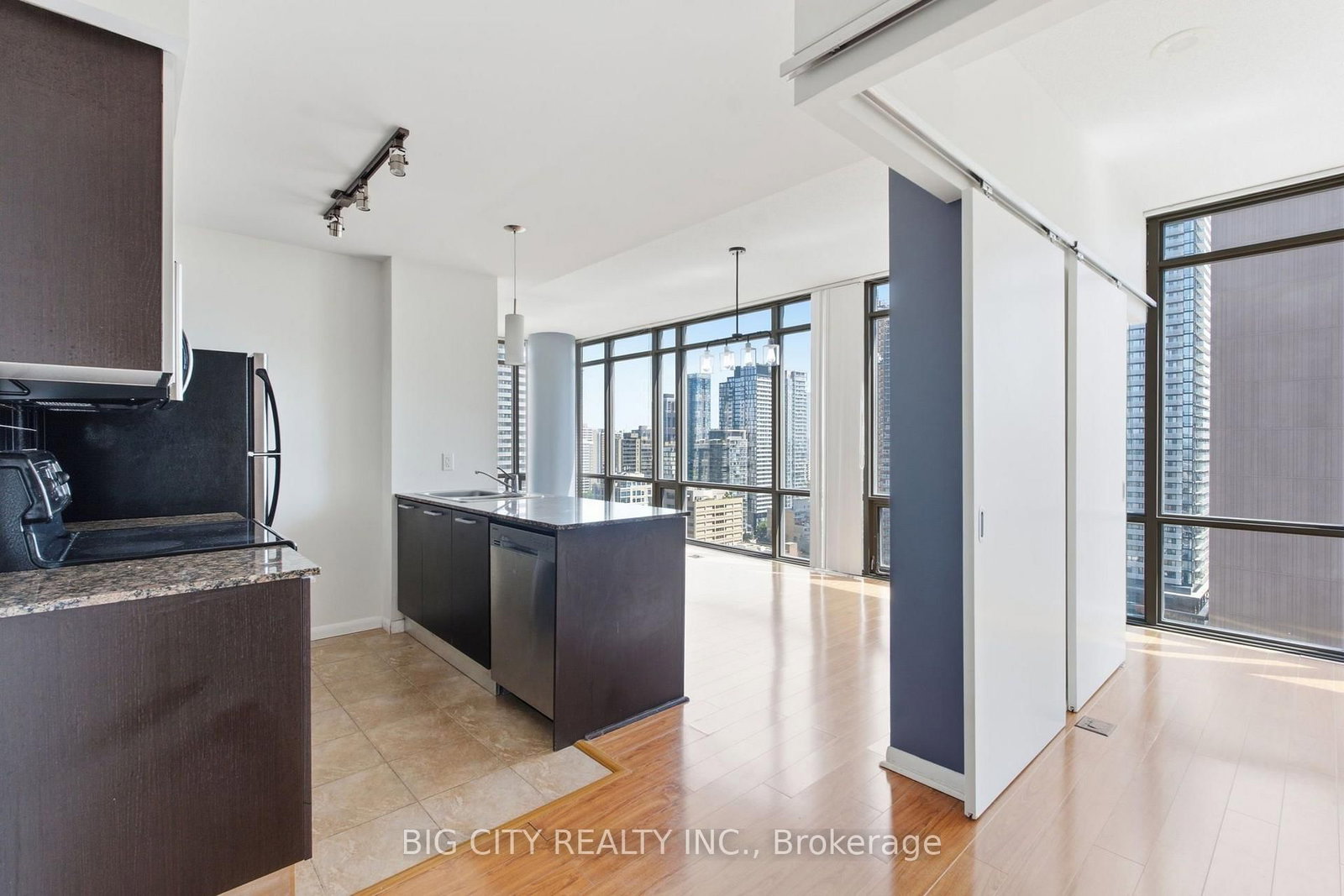 Photo 7 of 37 Grosvenor Street, Unit 2307