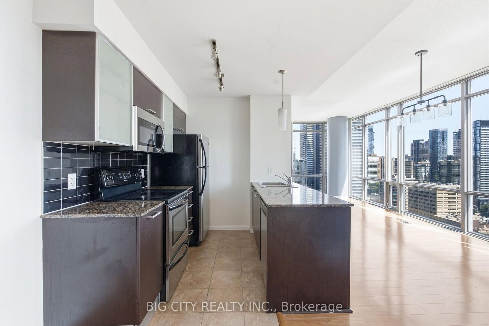 Photo 8 of 37 Grosvenor Street, Unit 2307