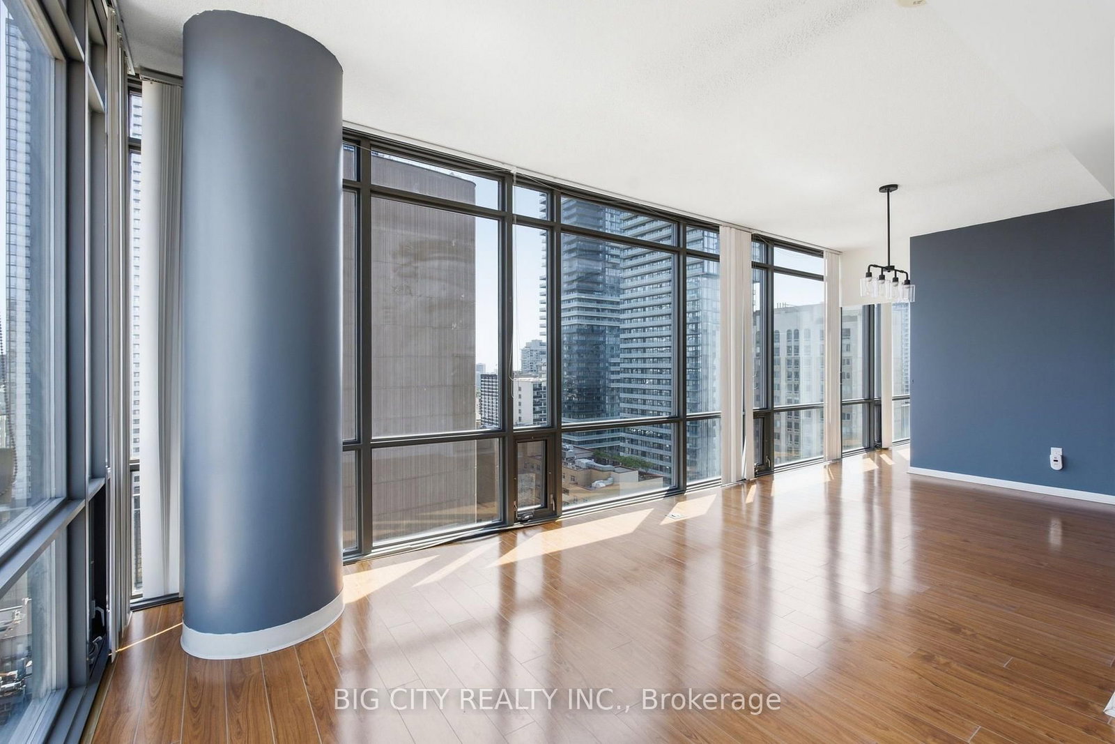 Photo 12 of 37 Grosvenor Street, Unit 2307