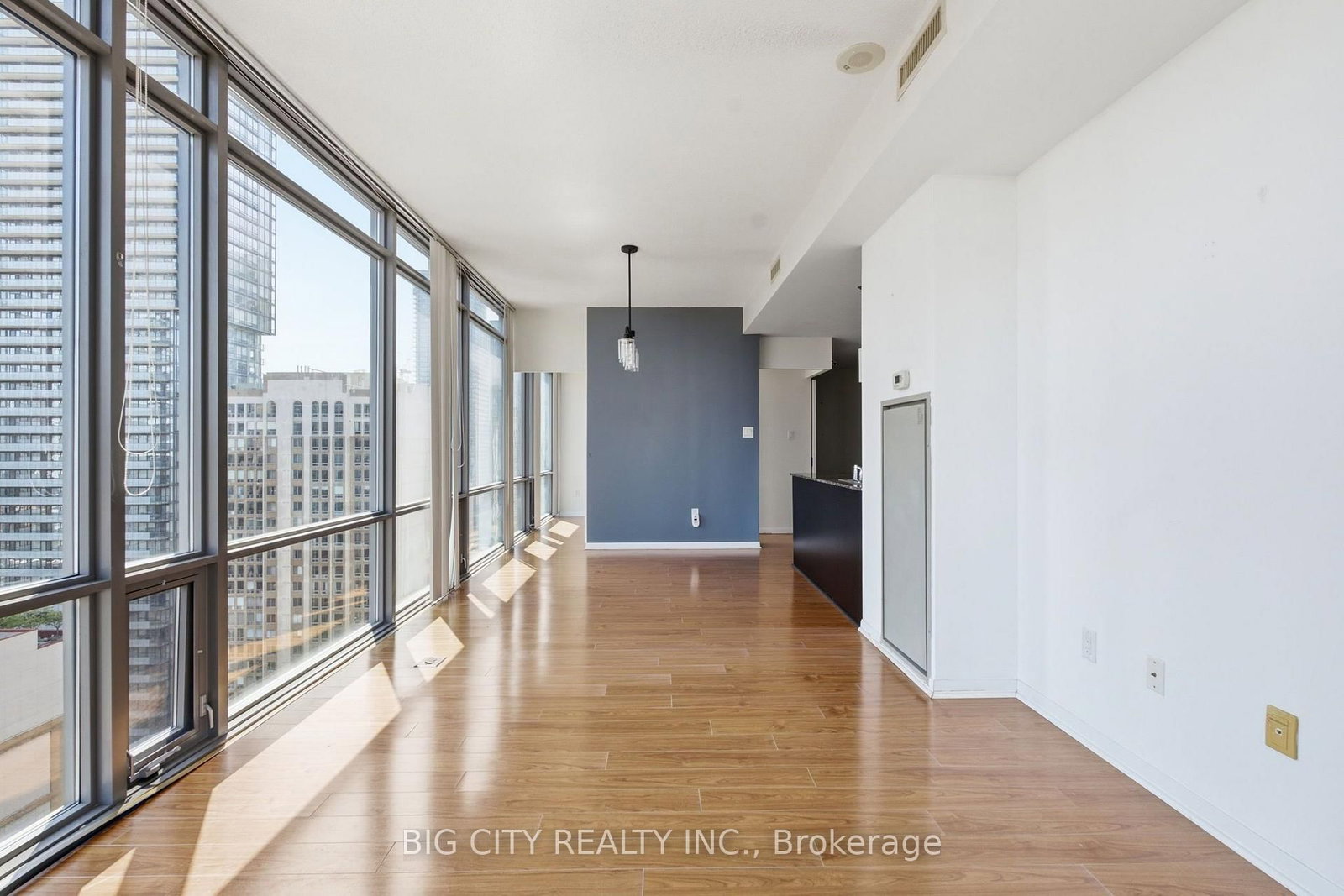 Photo 13 of 37 Grosvenor Street, Unit 2307