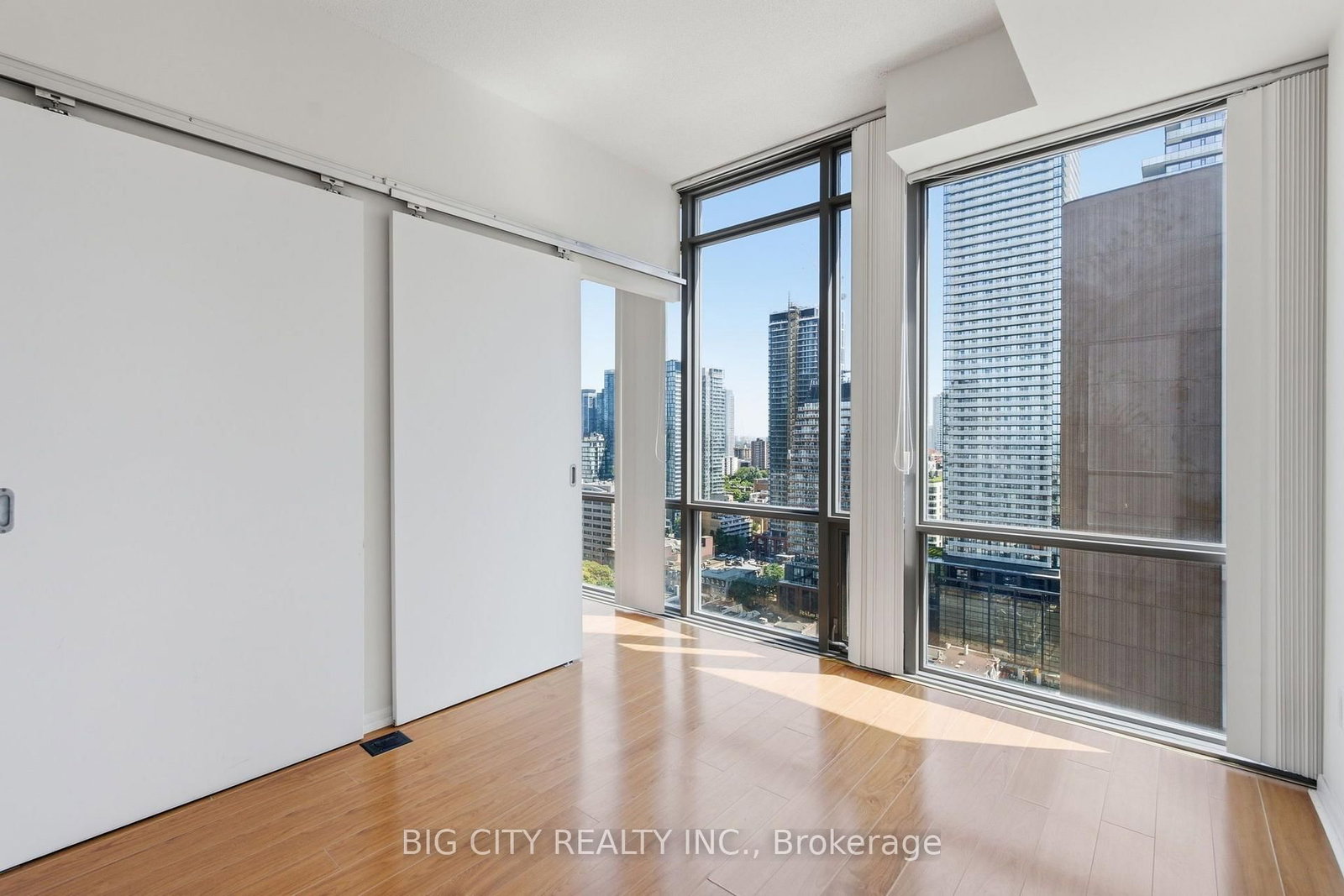 Photo 15 of 37 Grosvenor Street, Unit 2307
