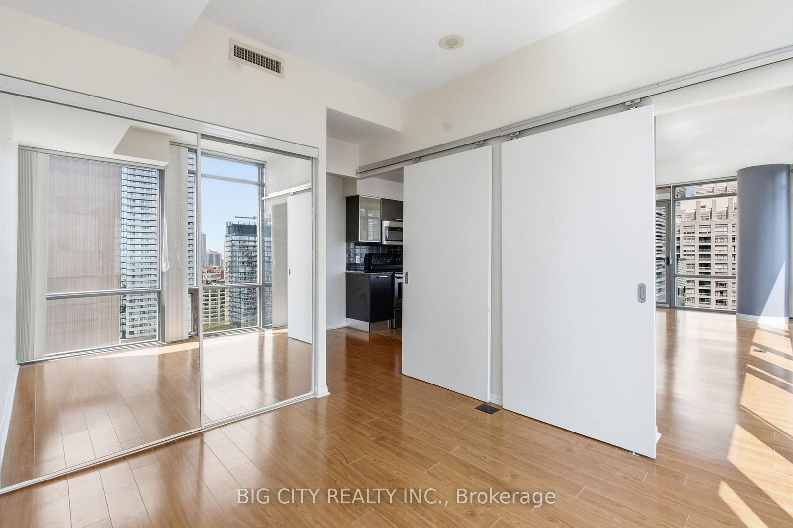 Photo 16 of 37 Grosvenor Street, Unit 2307