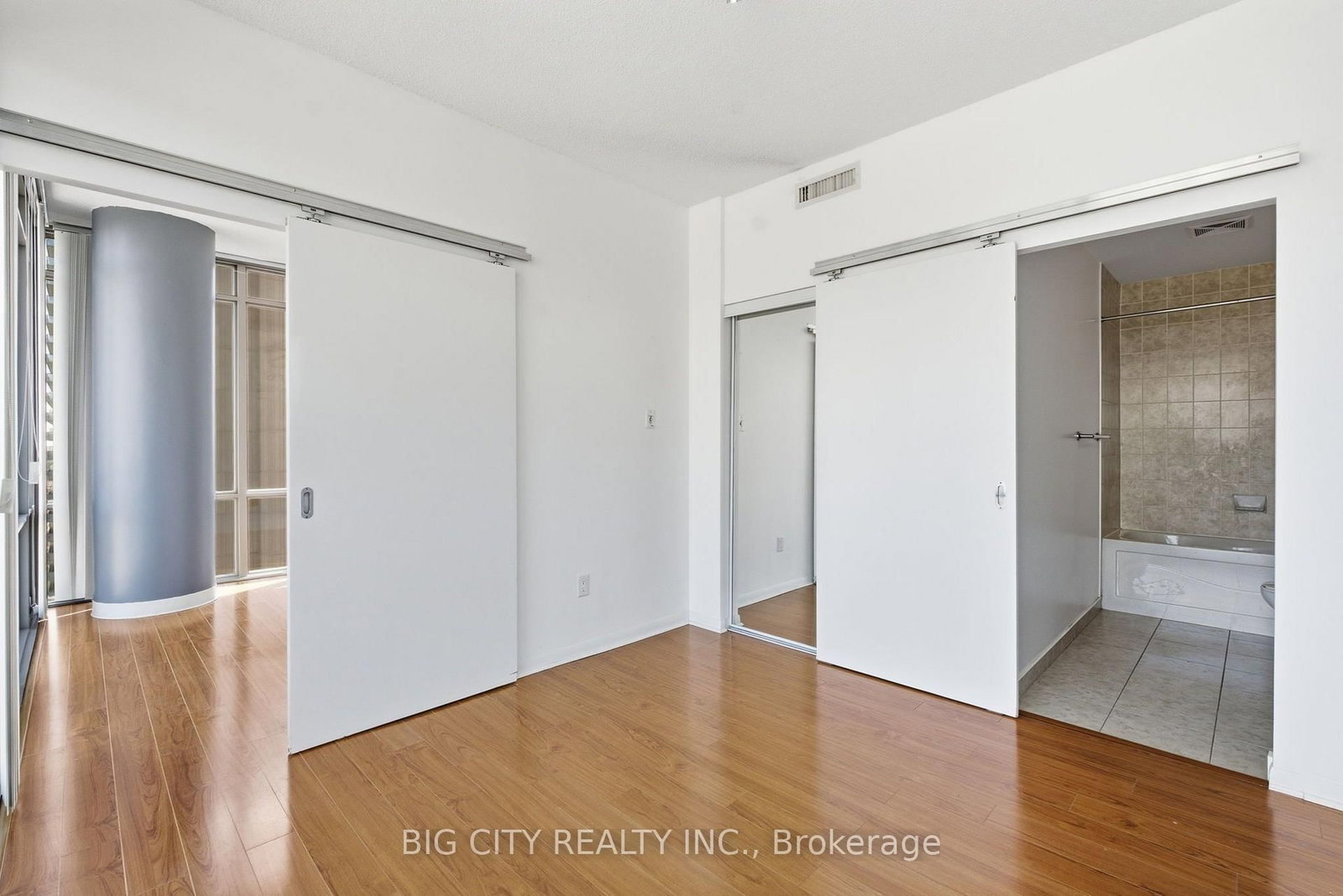 Photo 18 of 37 Grosvenor Street, Unit 2307