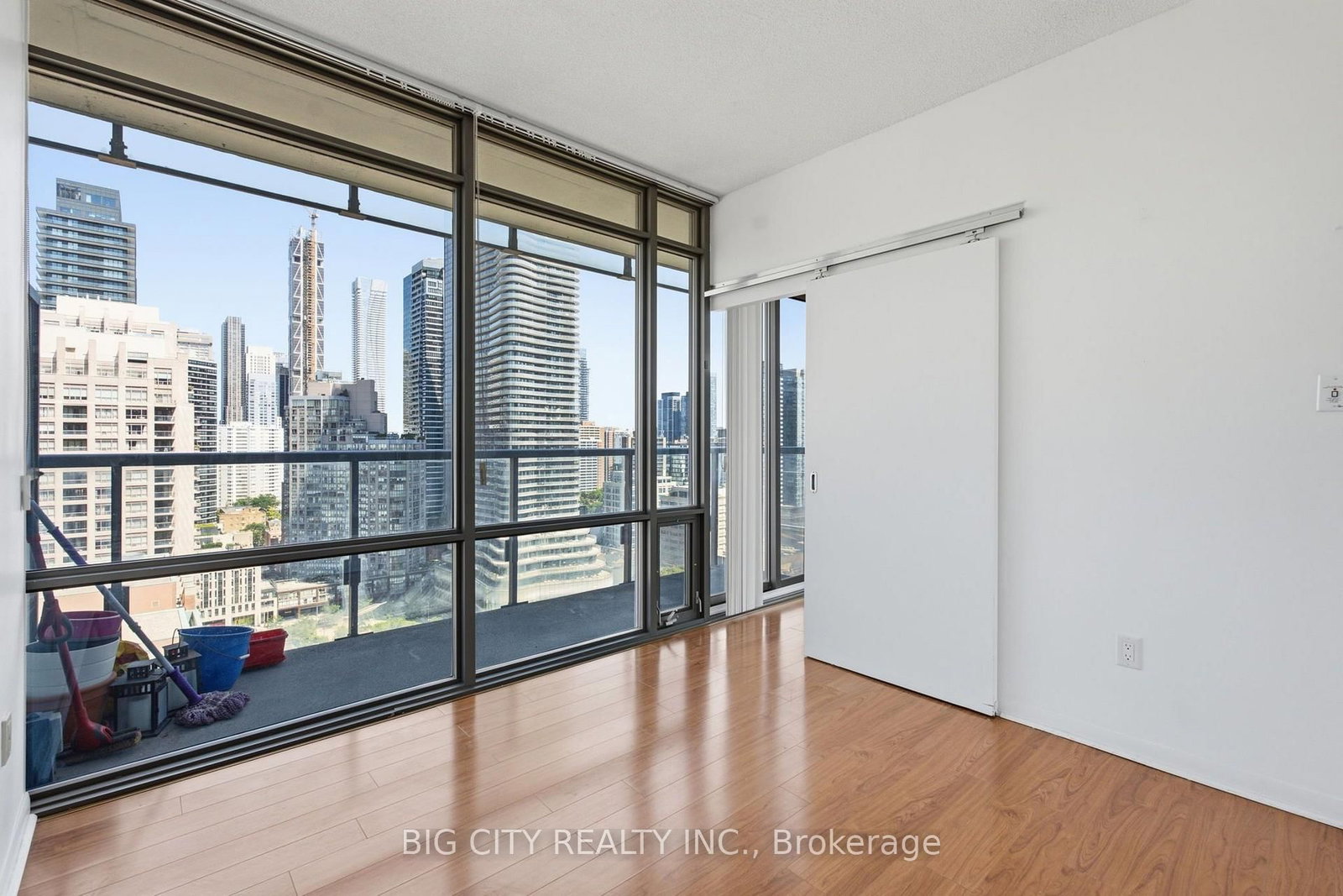 Photo 19 of 37 Grosvenor Street, Unit 2307