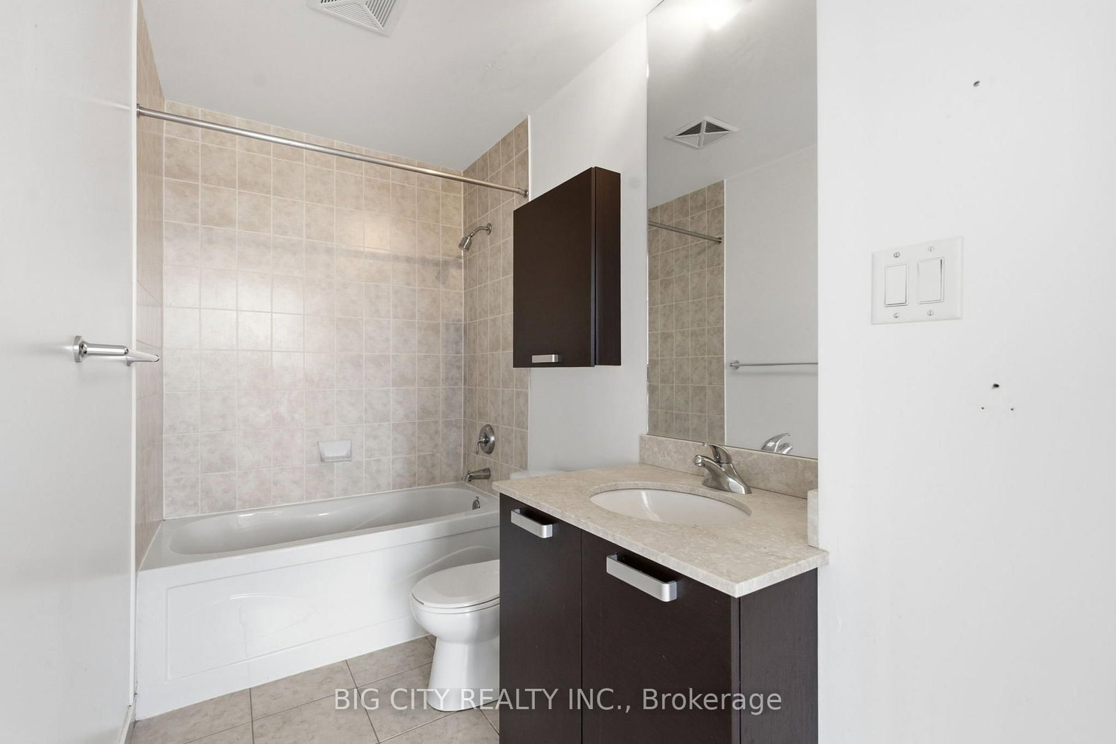 Photo 20 of 37 Grosvenor Street, Unit 2307