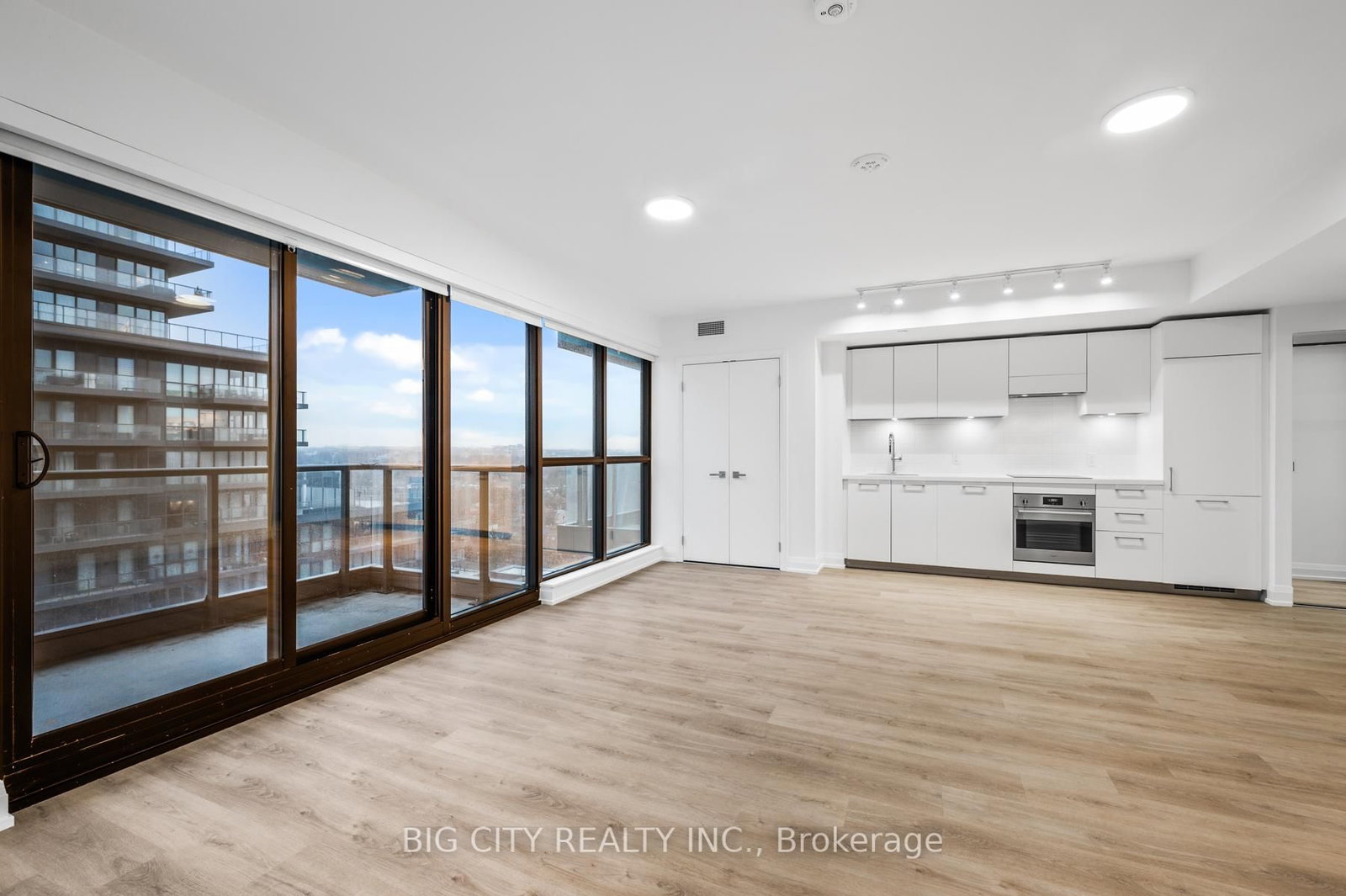 Photo 5 of 36 Brentcliffe Road, Unit 801