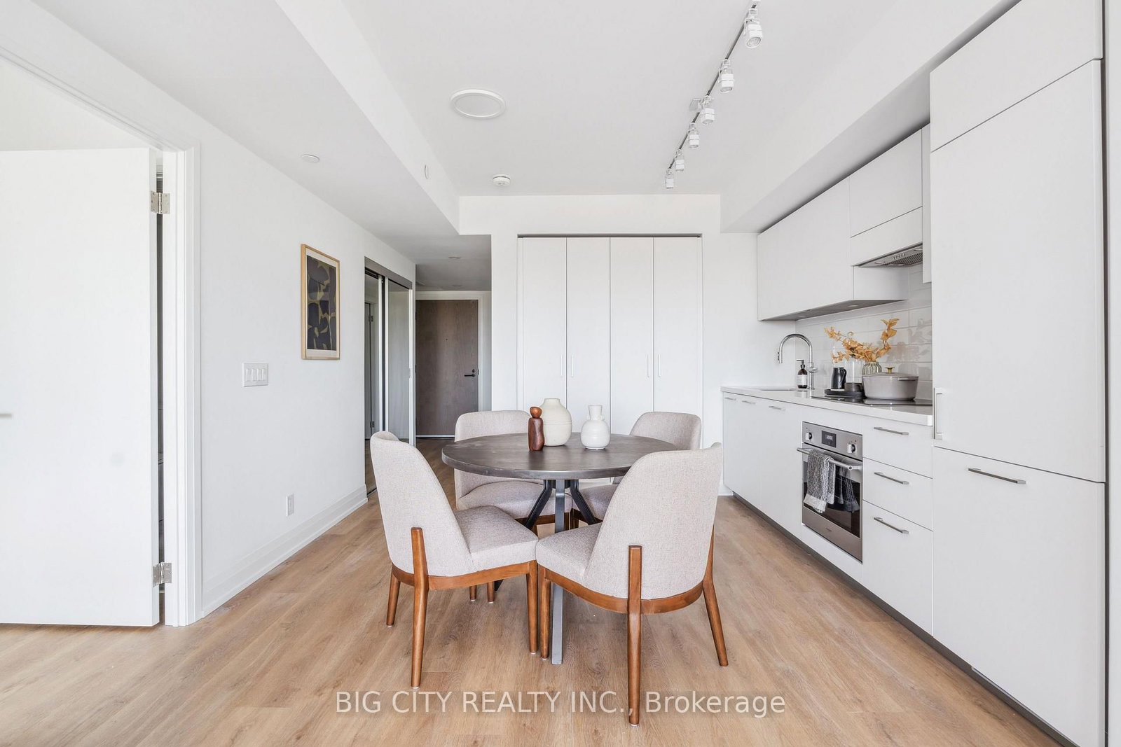 Photo 4 of 36 Brentcliffe Road, Unit 811