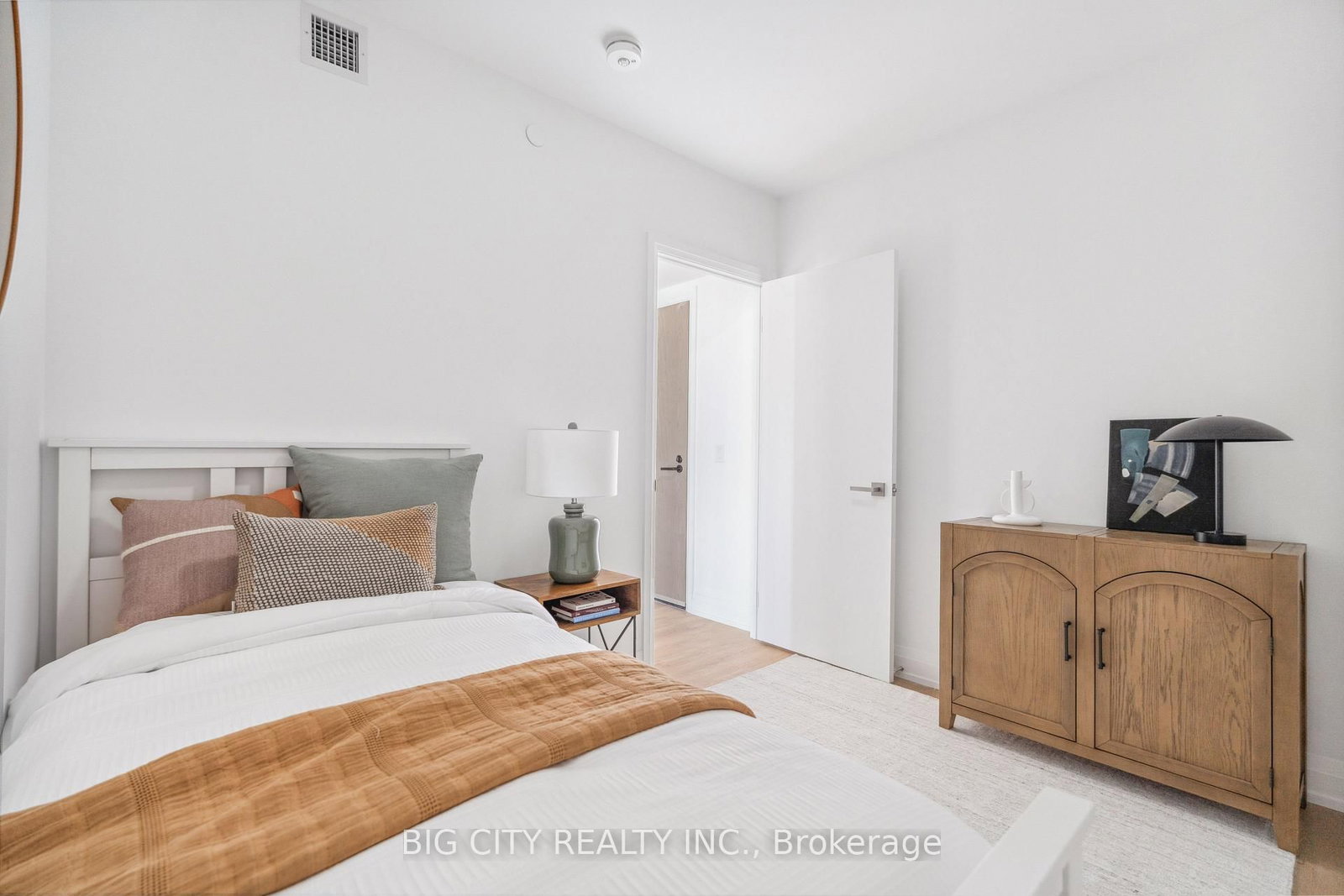 Photo 13 of 36 Brentcliffe Road, Unit 811