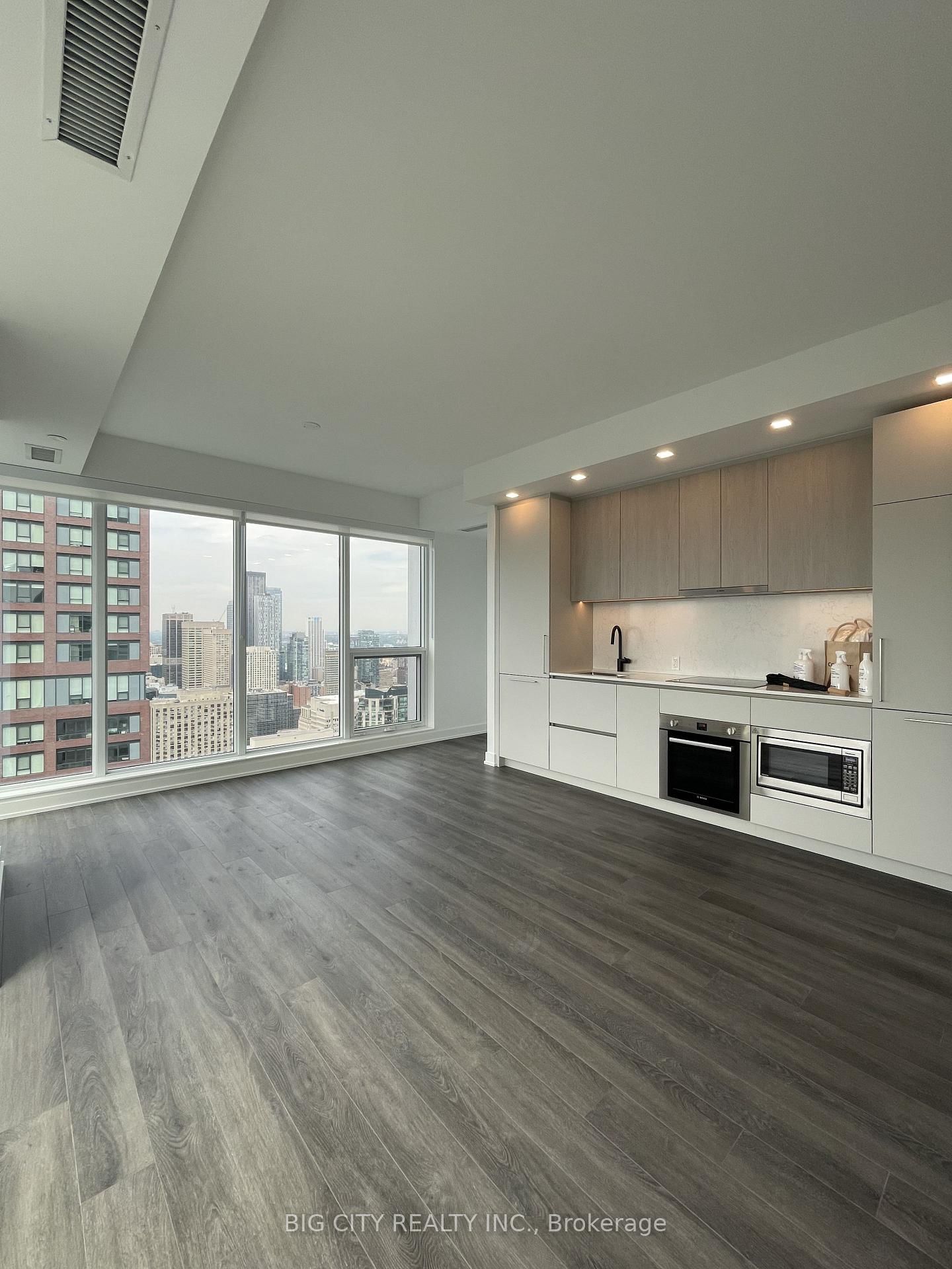 Photo 4 of 609 Sherbourne Street, Unit 4402