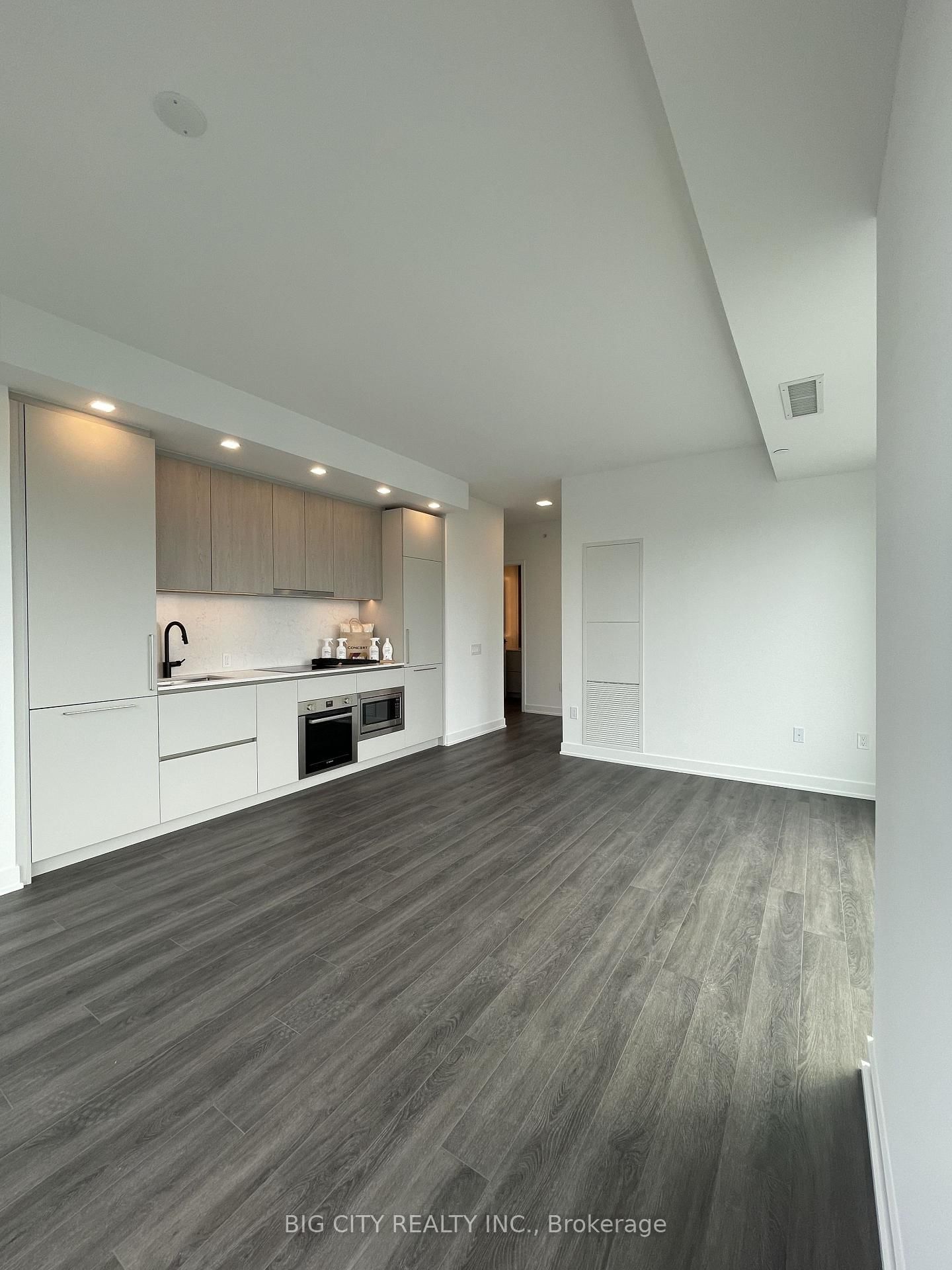 Photo 5 of 609 Sherbourne Street, Unit 4402