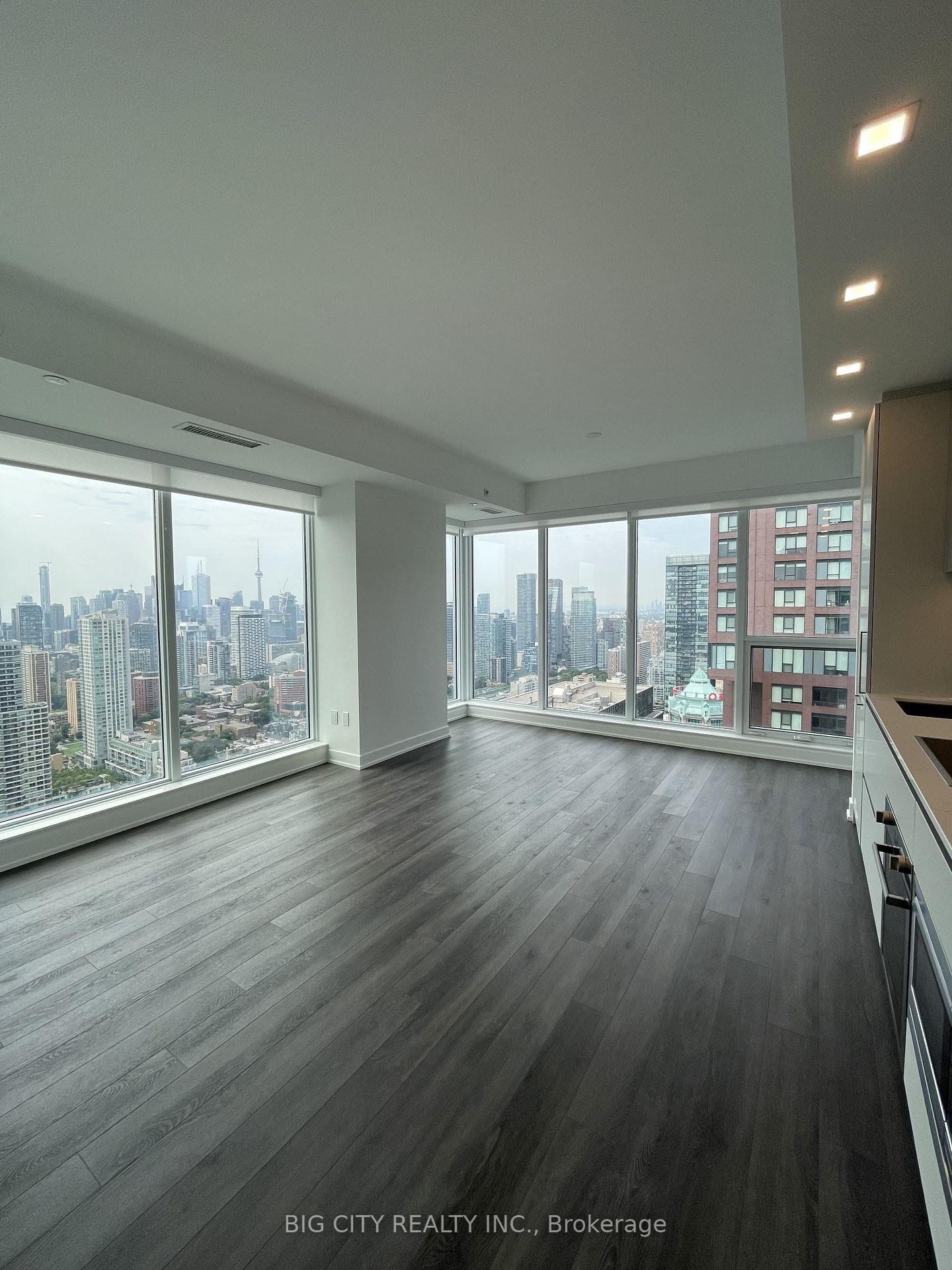 Photo 7 of 609 Sherbourne Street, Unit 4402