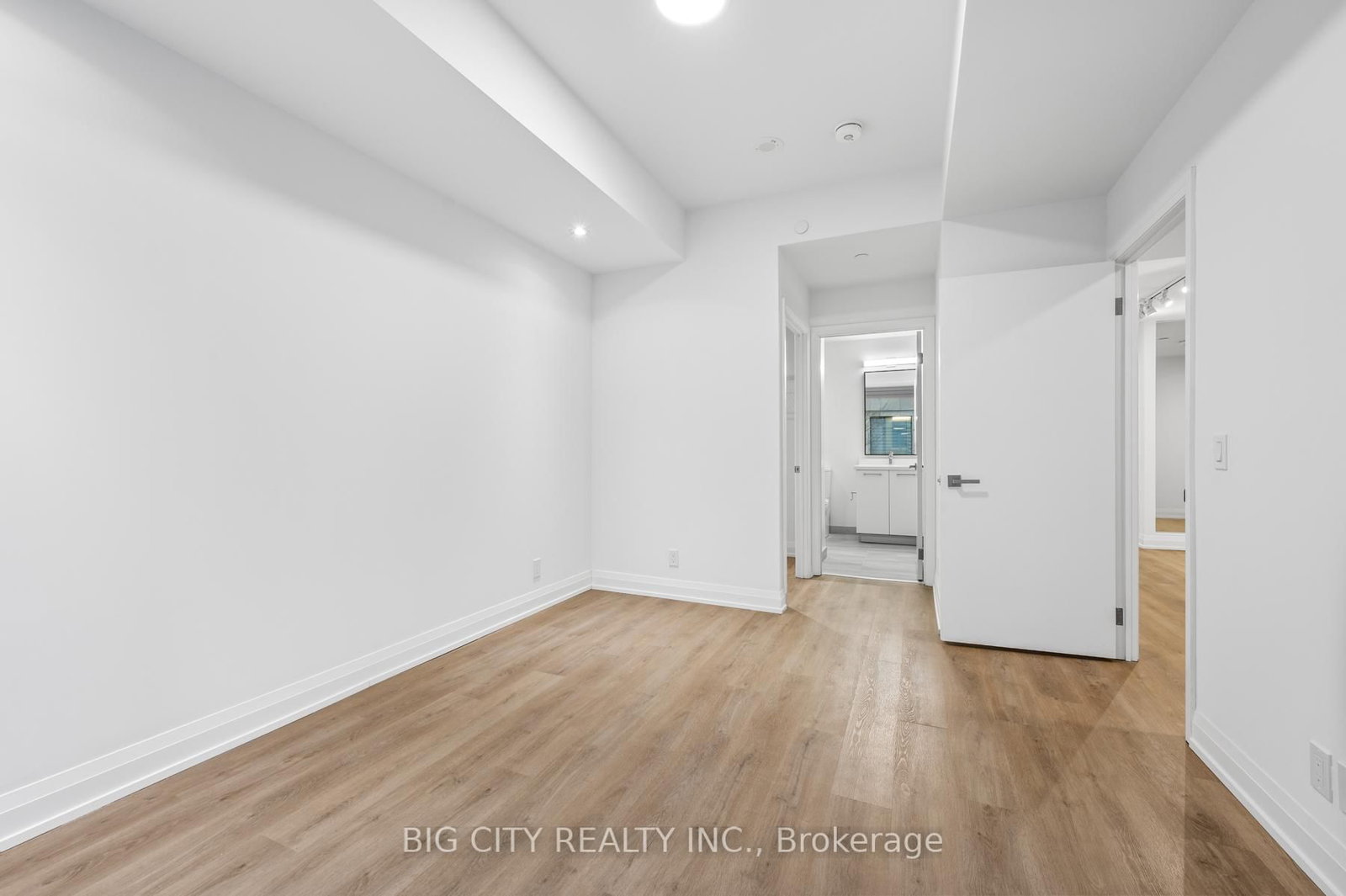 Photo 3 of 36 Brentcliffe Road, Unit M04