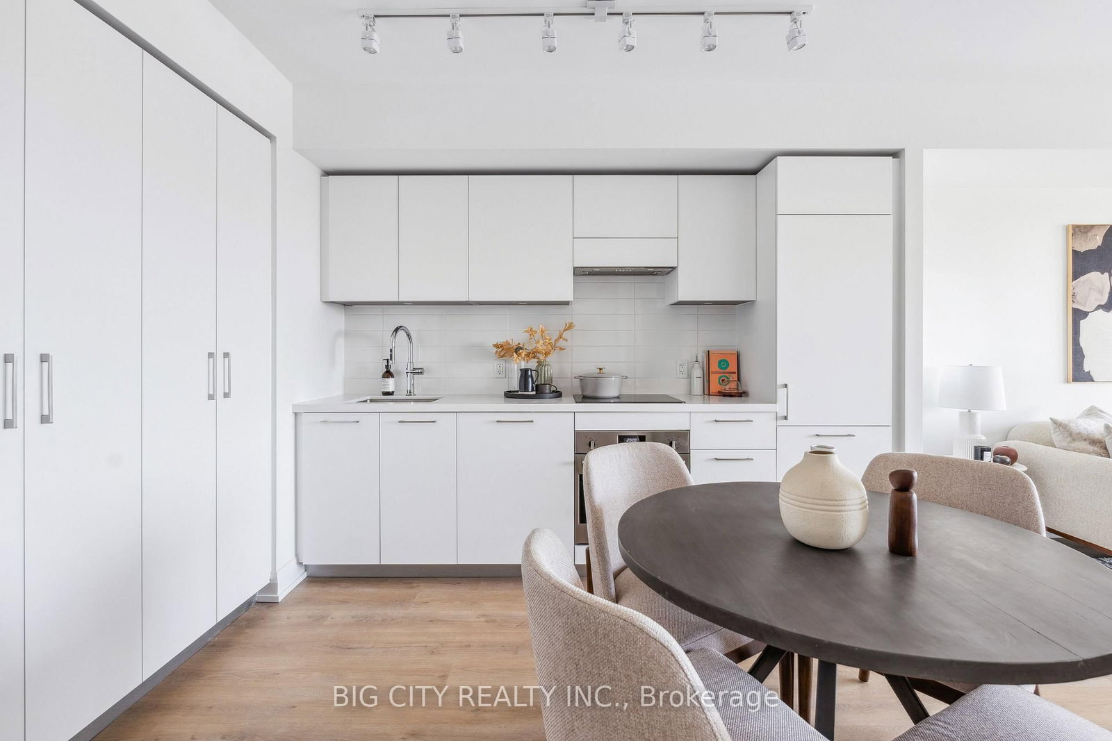 Photo 3 of 36 Brentcliffe Road, Unit 810
