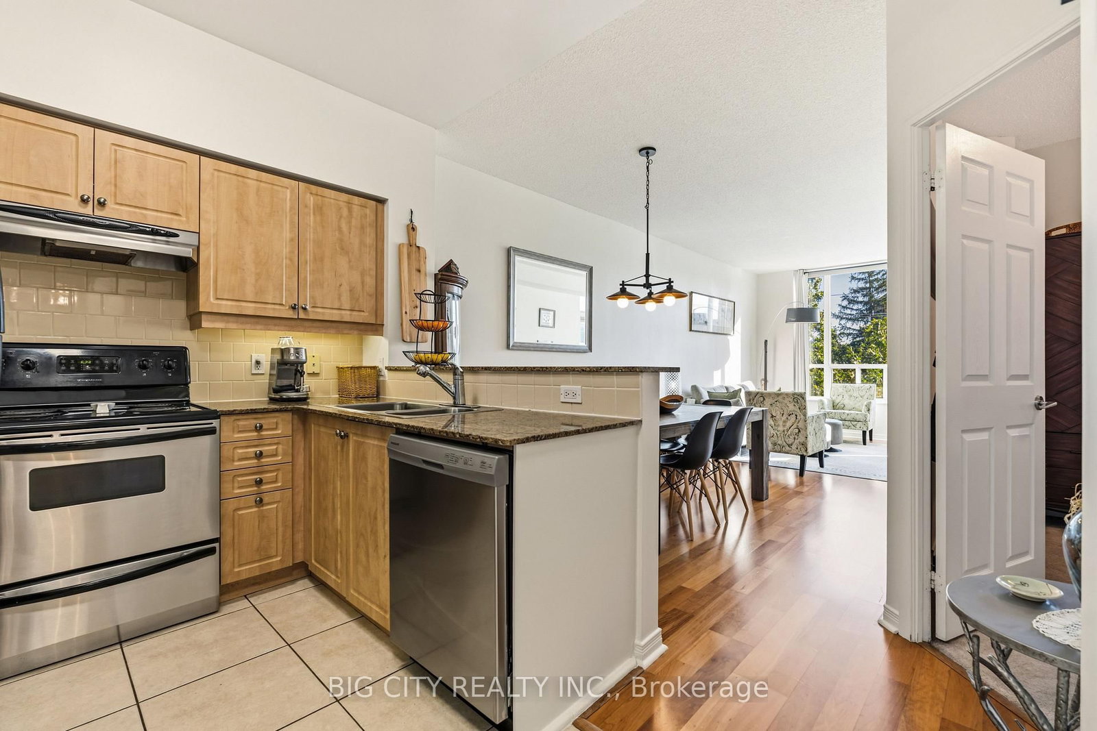 Photo 4 of 455 Rosewell Avenue, Unit 412