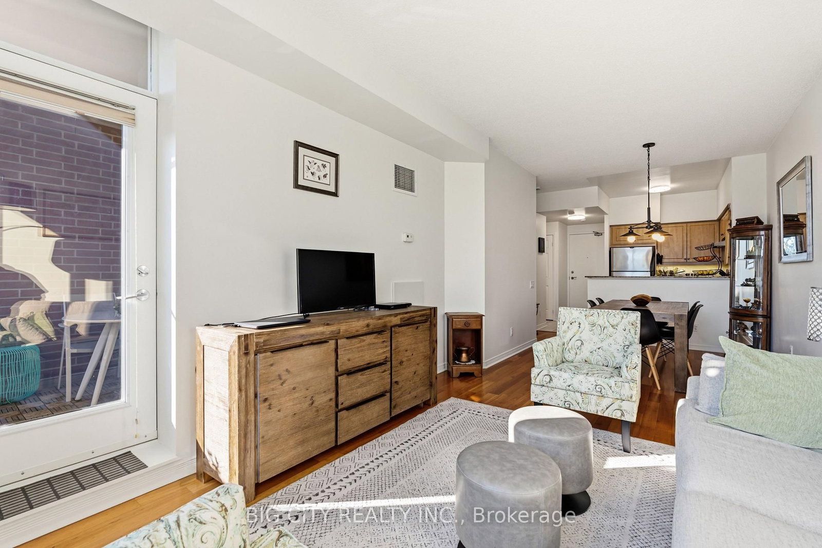 Photo 5 of 455 Rosewell Avenue, Unit 412