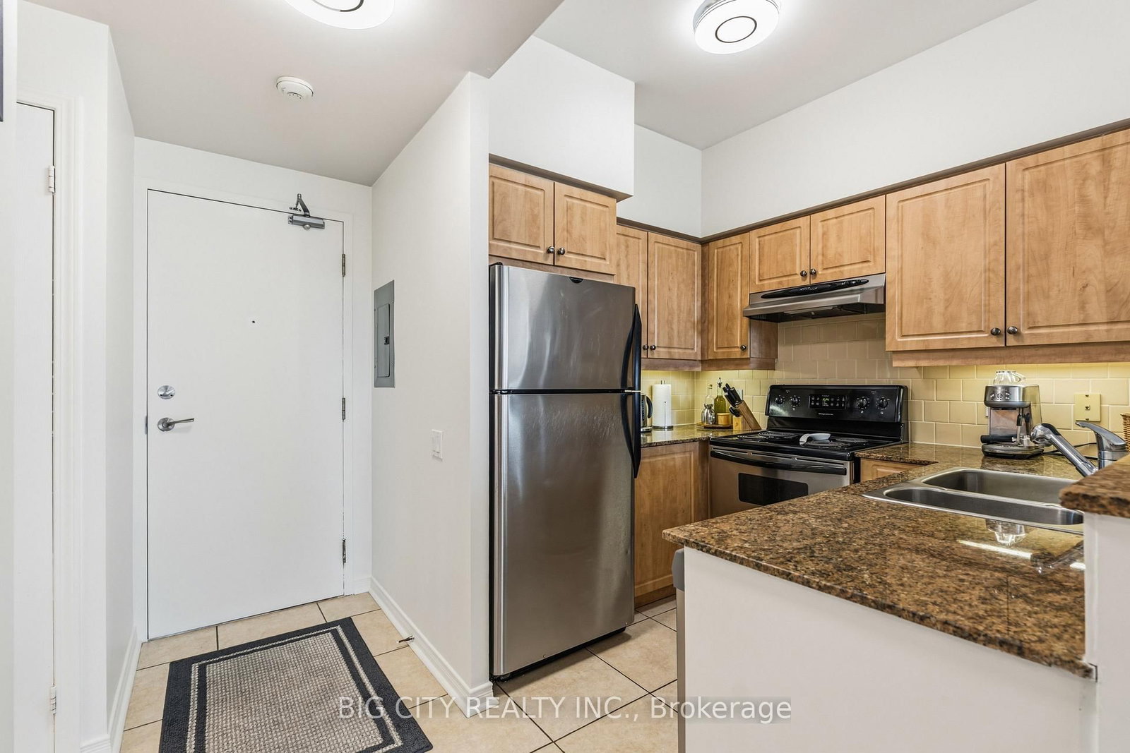 Photo 10 of 455 Rosewell Avenue, Unit 412