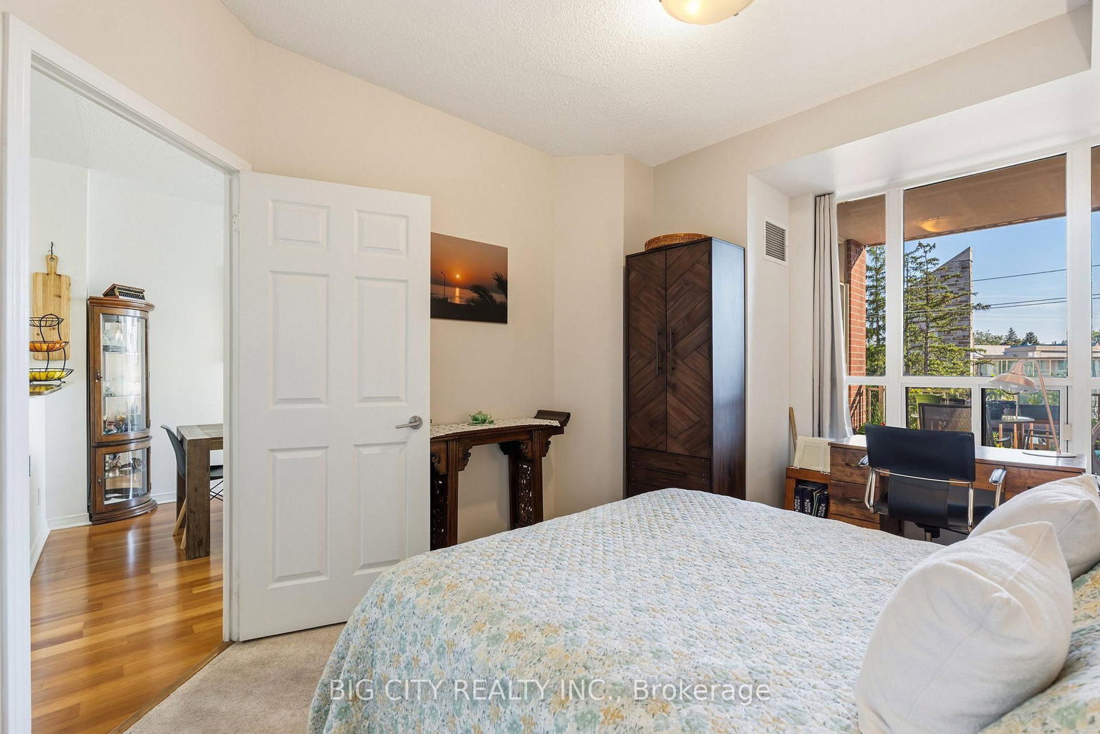Photo 11 of 455 Rosewell Avenue, Unit 412