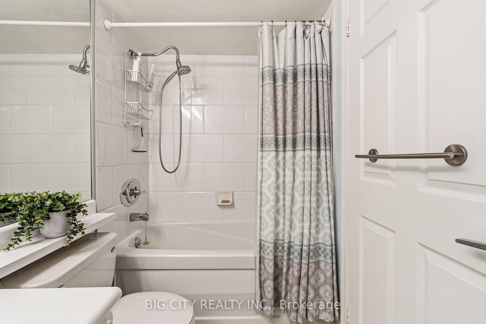 Photo 16 of 455 Rosewell Avenue, Unit 412