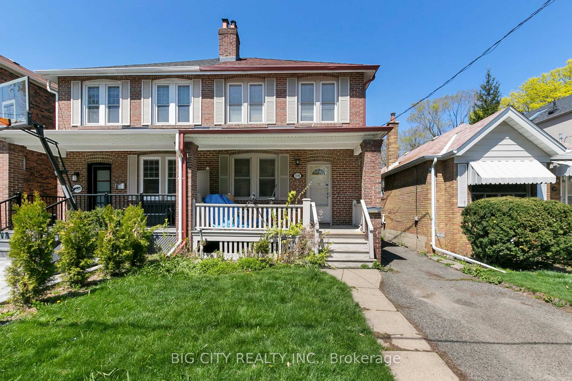 A unit listed now at 178 Douglas Avenue