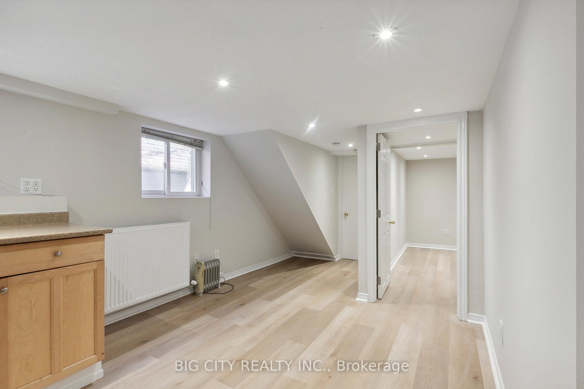 Photo 5 of 178 Douglas Avenue, Unit Lower