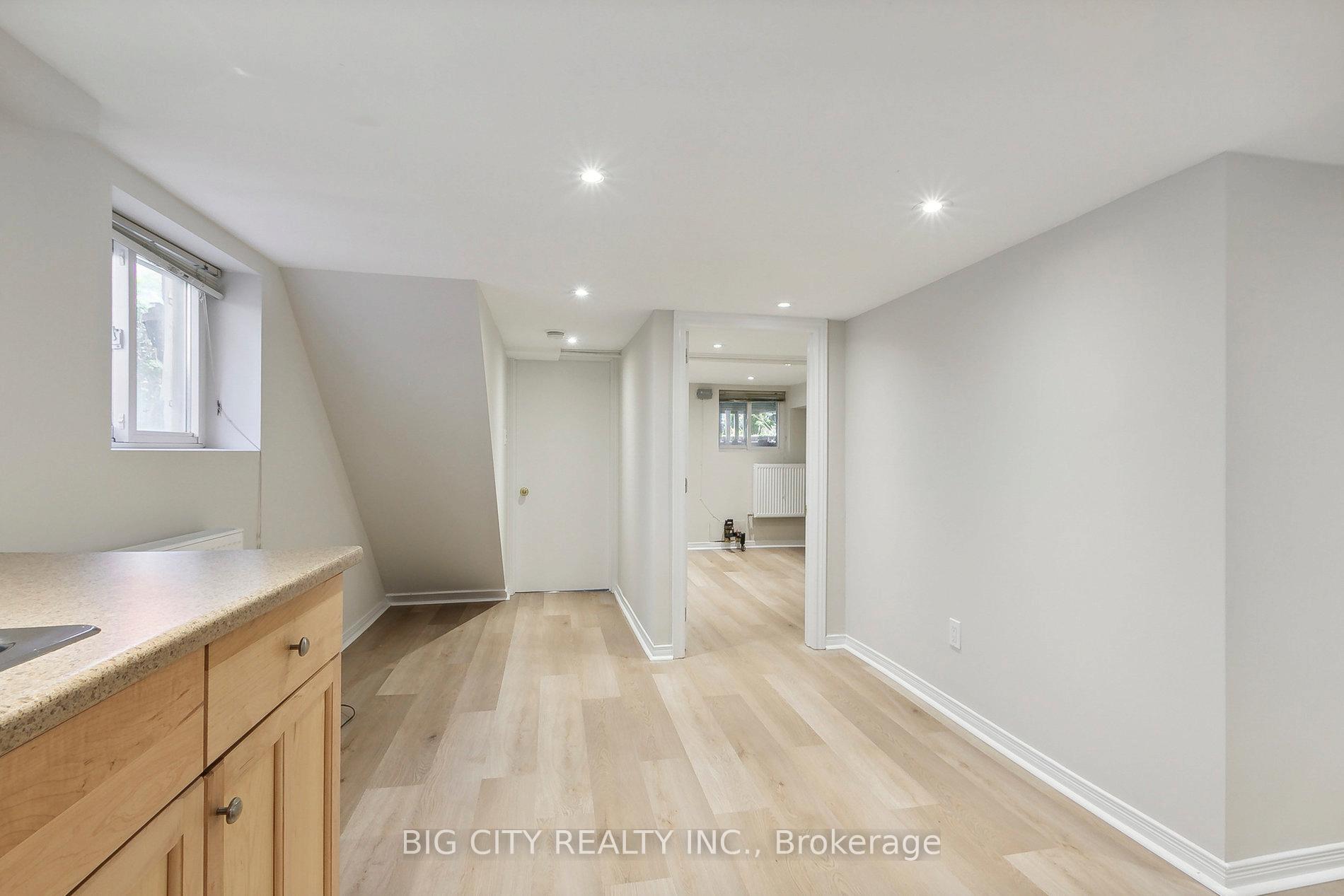Photo 6 of 178 Douglas Avenue, Unit Lower
