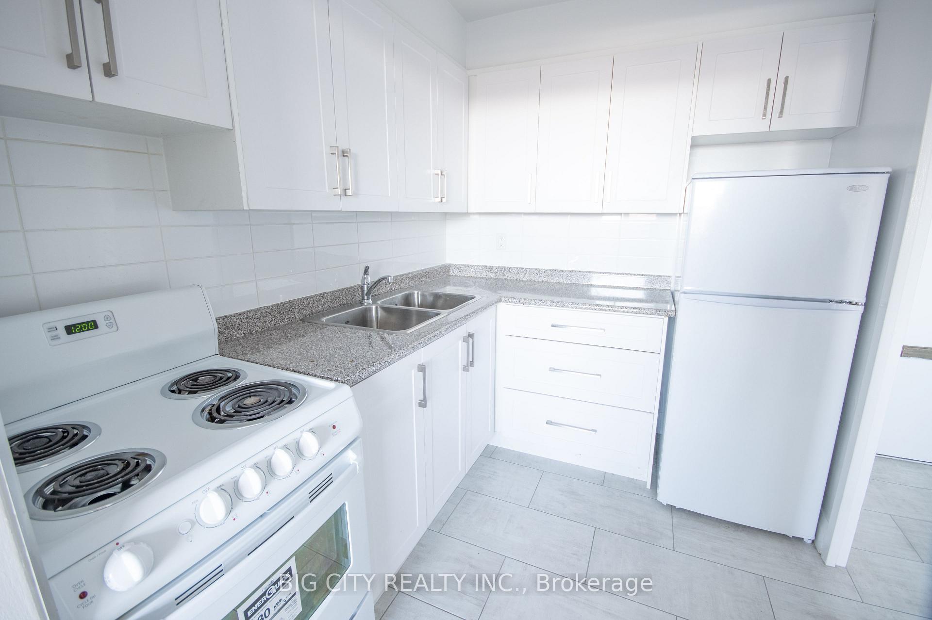 Photo 3 of 1000 Broadview Avenue, Unit 401